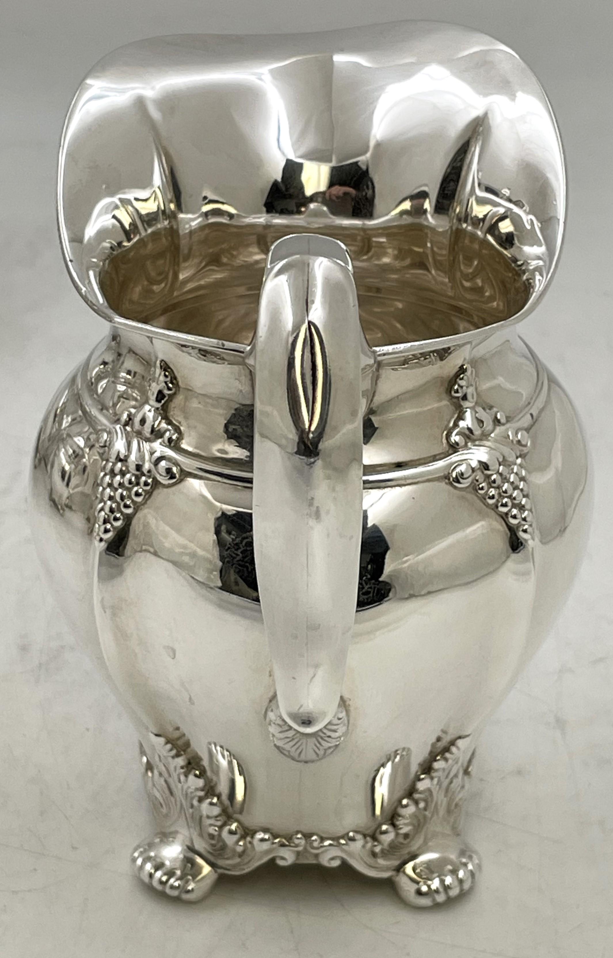 Tiffany & Co. 1896 Juego de té y café de 5 piezas de plata de ley con motivo acebo? en venta 12