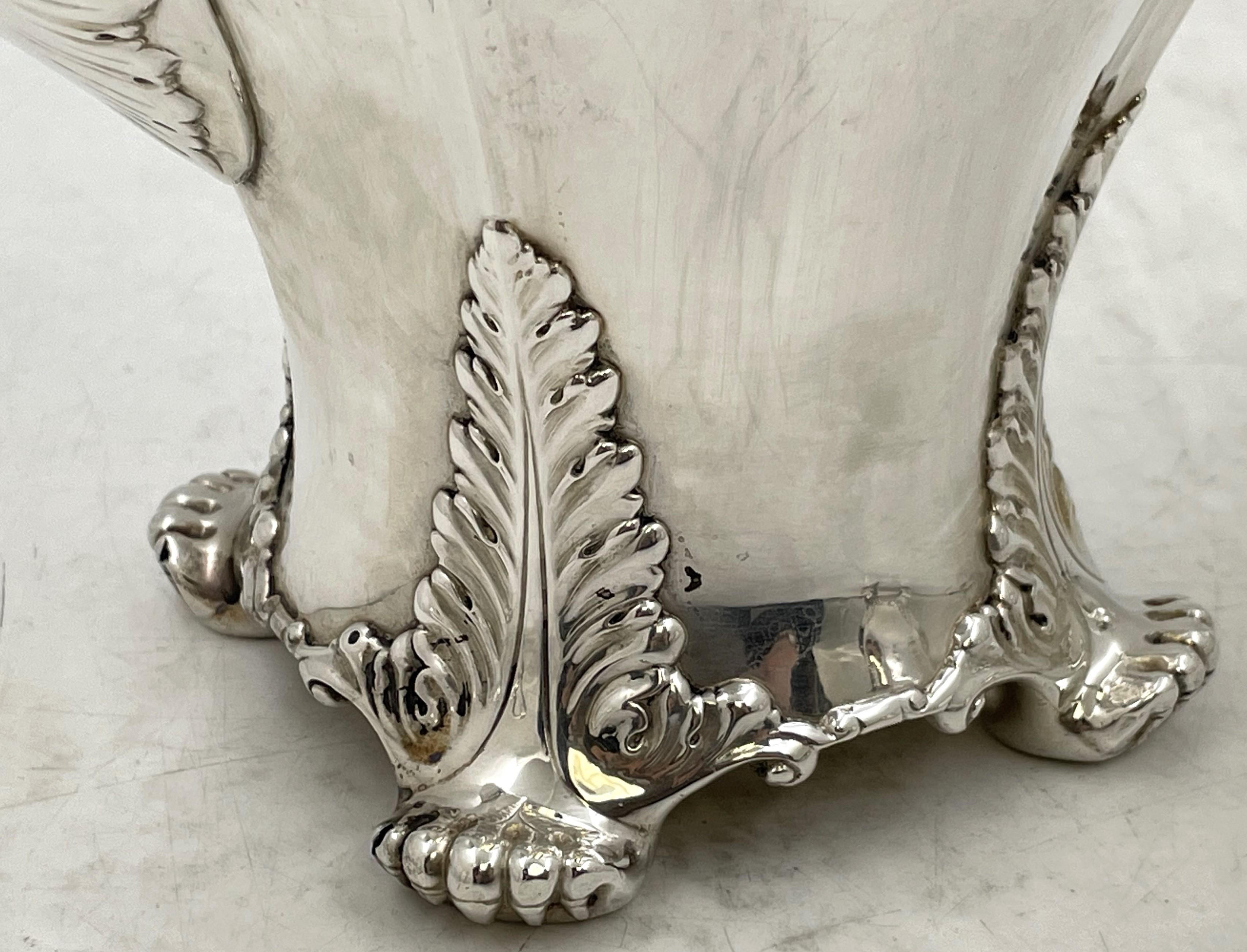 Tiffany & Co. 1896 Juego de té y café de 5 piezas de plata de ley con motivo acebo? Silver en venta