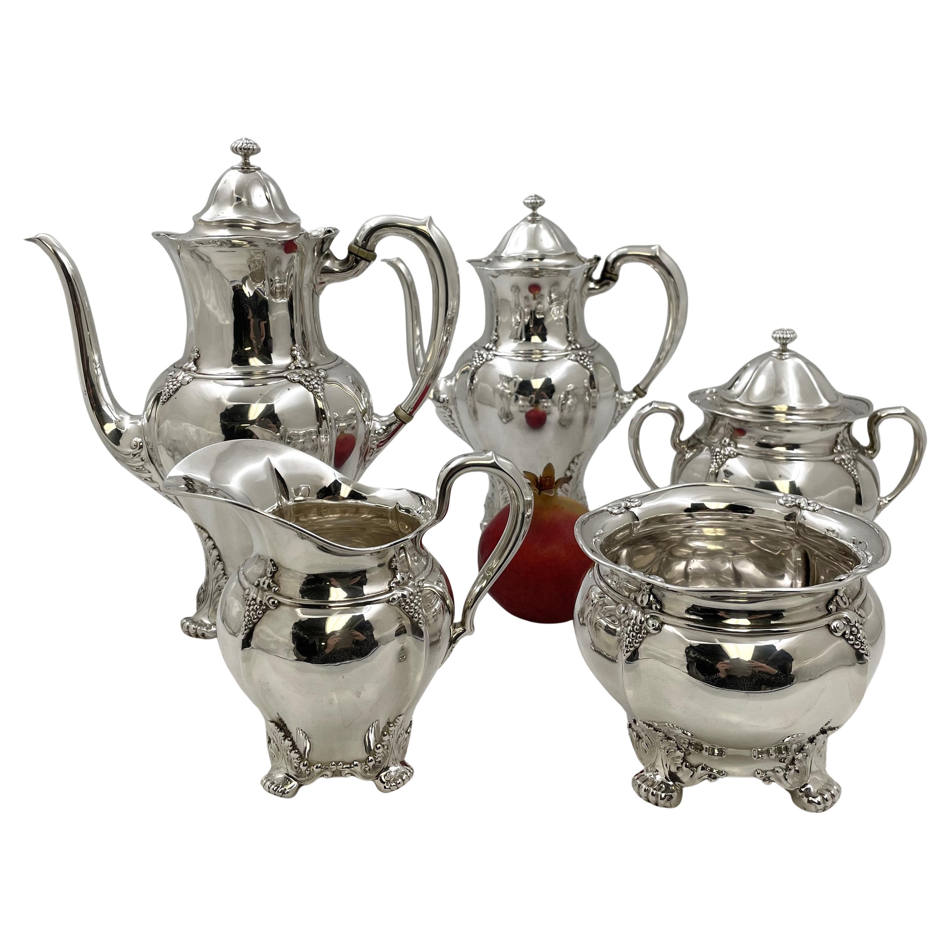 Tiffany & Co. 1896 Juego de té y café de 5 piezas de plata de ley con motivo acebo?