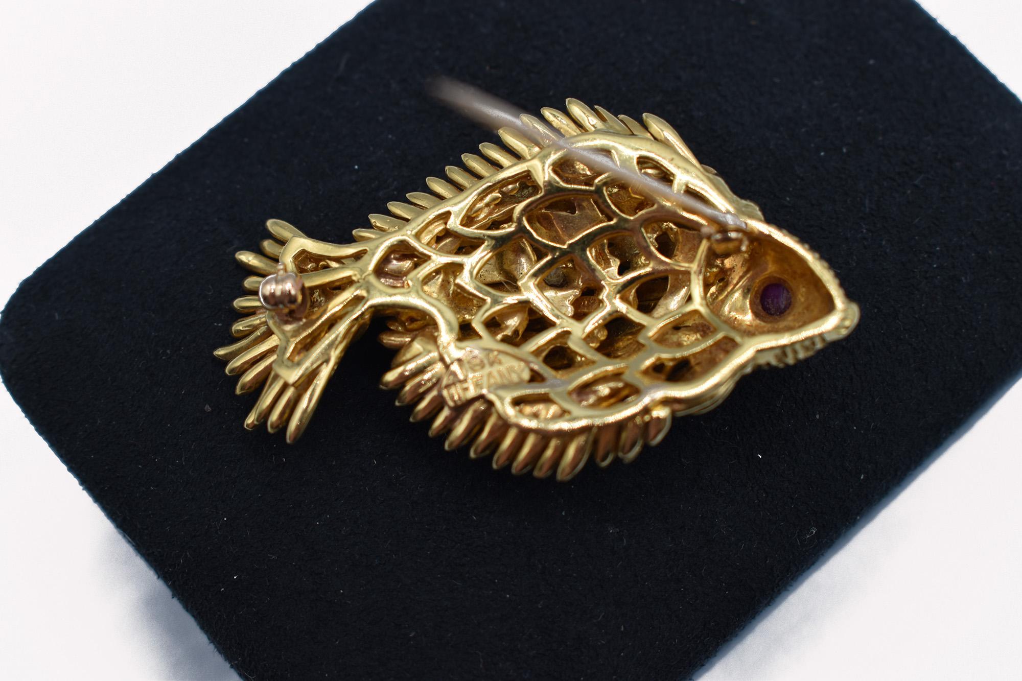 Broche poisson en or 18ct de Tiffany & Co. Excellent état - En vente à London, GB