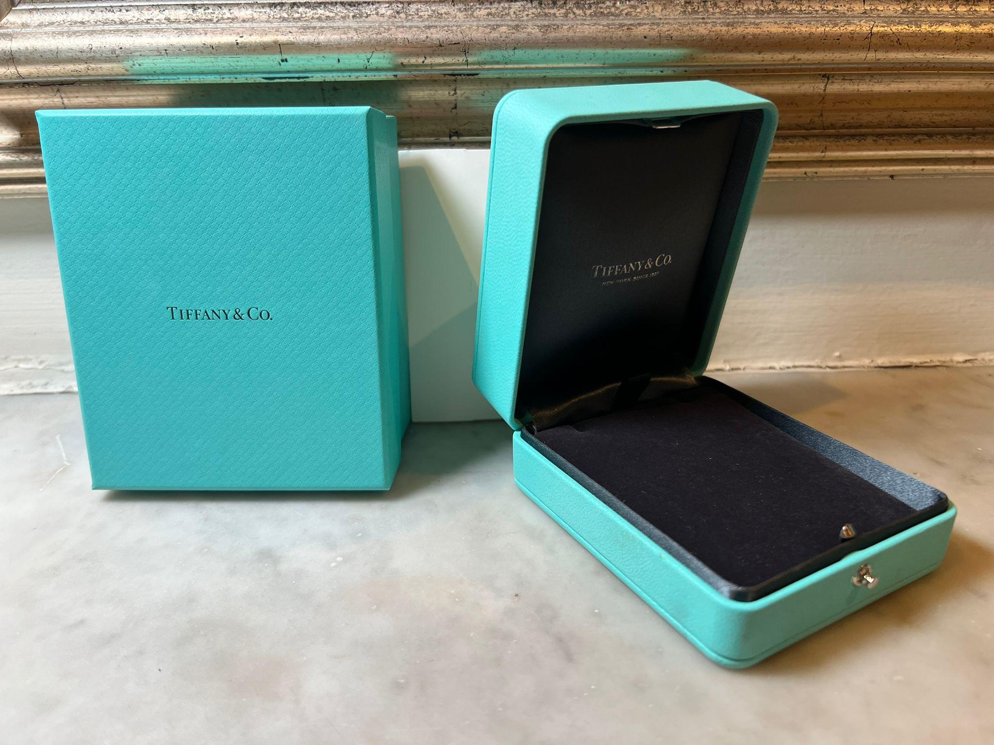 Tiffany & Co. Pendentif T Smile en or blanc 18 carats avec diamants de 0,10 carat et 2,37 g en vente 4