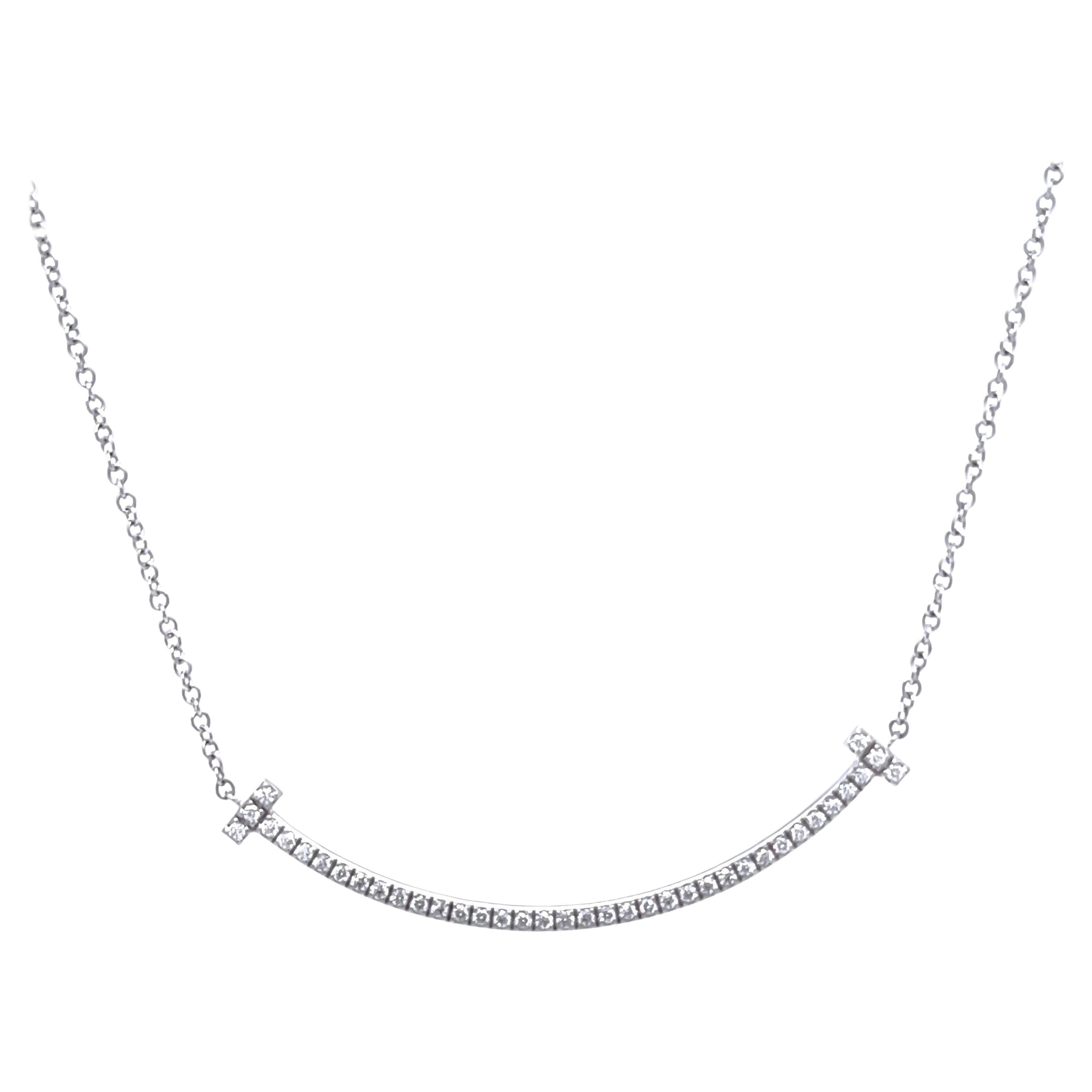 Colgante de diamantes T Smile en oro blanco de 18 ct 0,10 ct 2,37 g Tiffany & Co. en venta