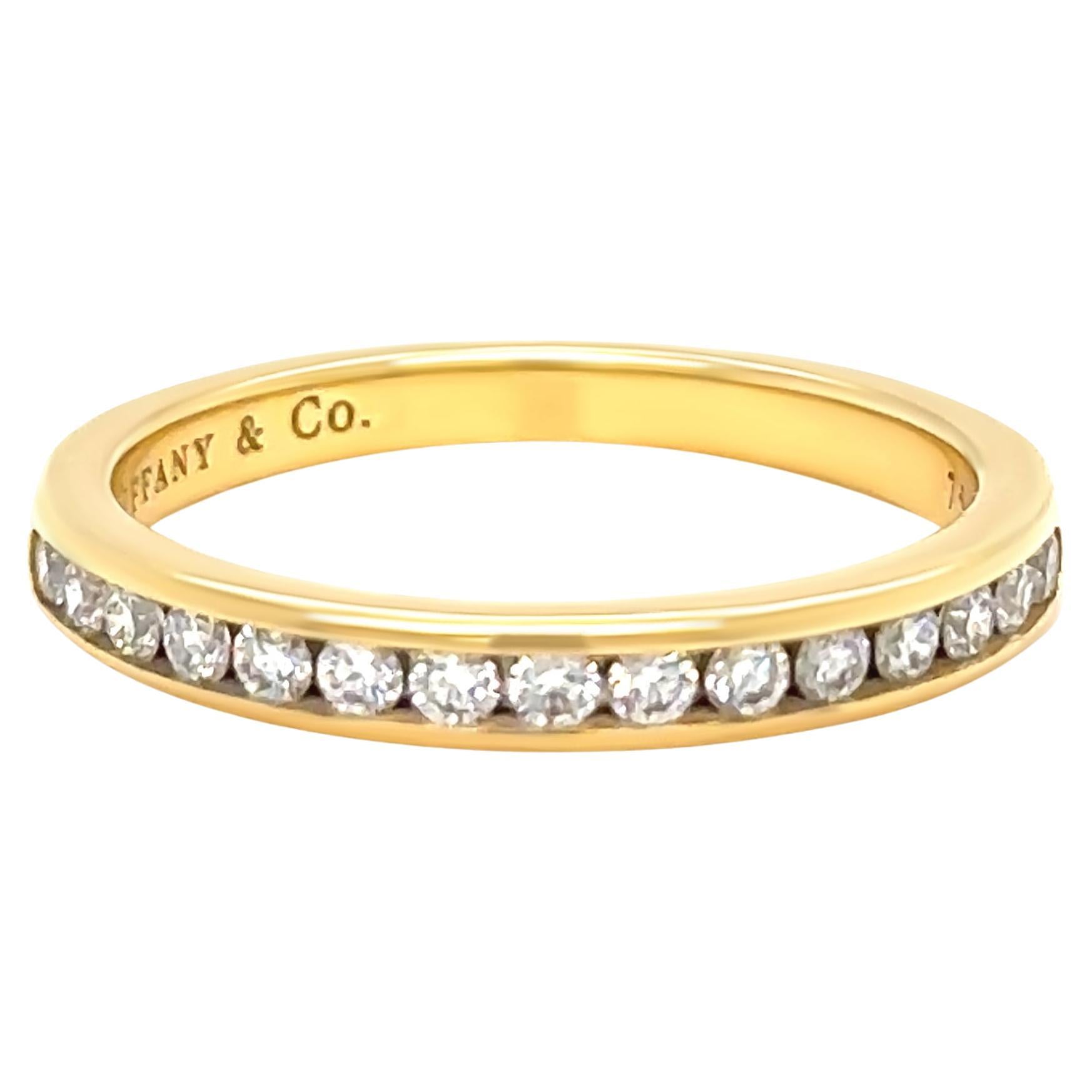 Anillo de diamantes Tiffany
Co. de oro amarillo de 18 ct 0,30 ct 2,7 g