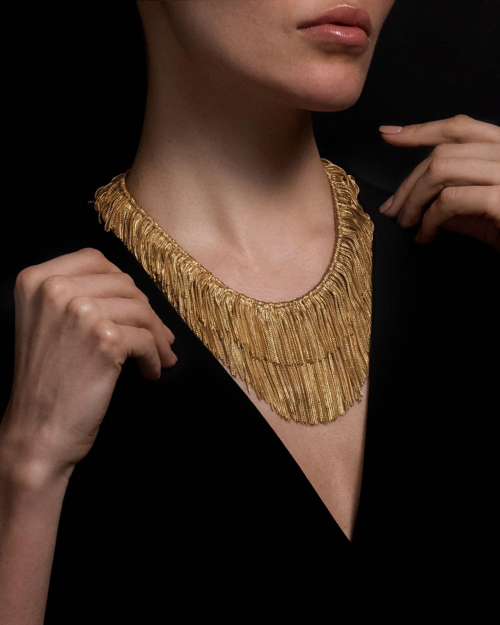 A stunning 18ct gold fringe necklace by Tiffany & Co. circa 1970s, formed of a double layer of fine fox-tail chain fringes, one shorter in front overlaying a longer one behind, graduating in length from 7cm at the front to 2.5cm behind with a