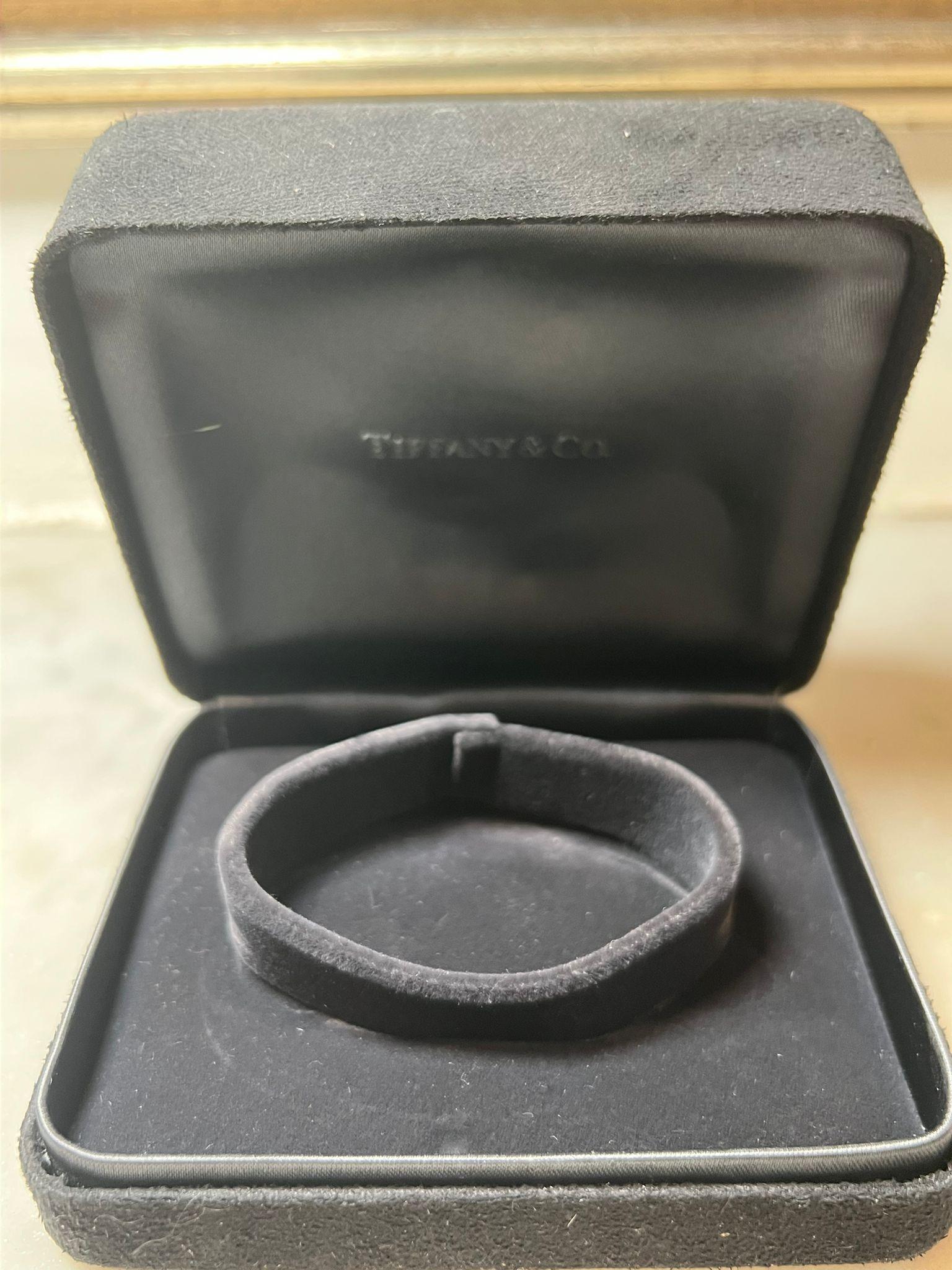 Tiffany & Co 18ct Yellow Gold Elsa Peretti Elongated Teardrop Bangle 14.13g For Sale 4