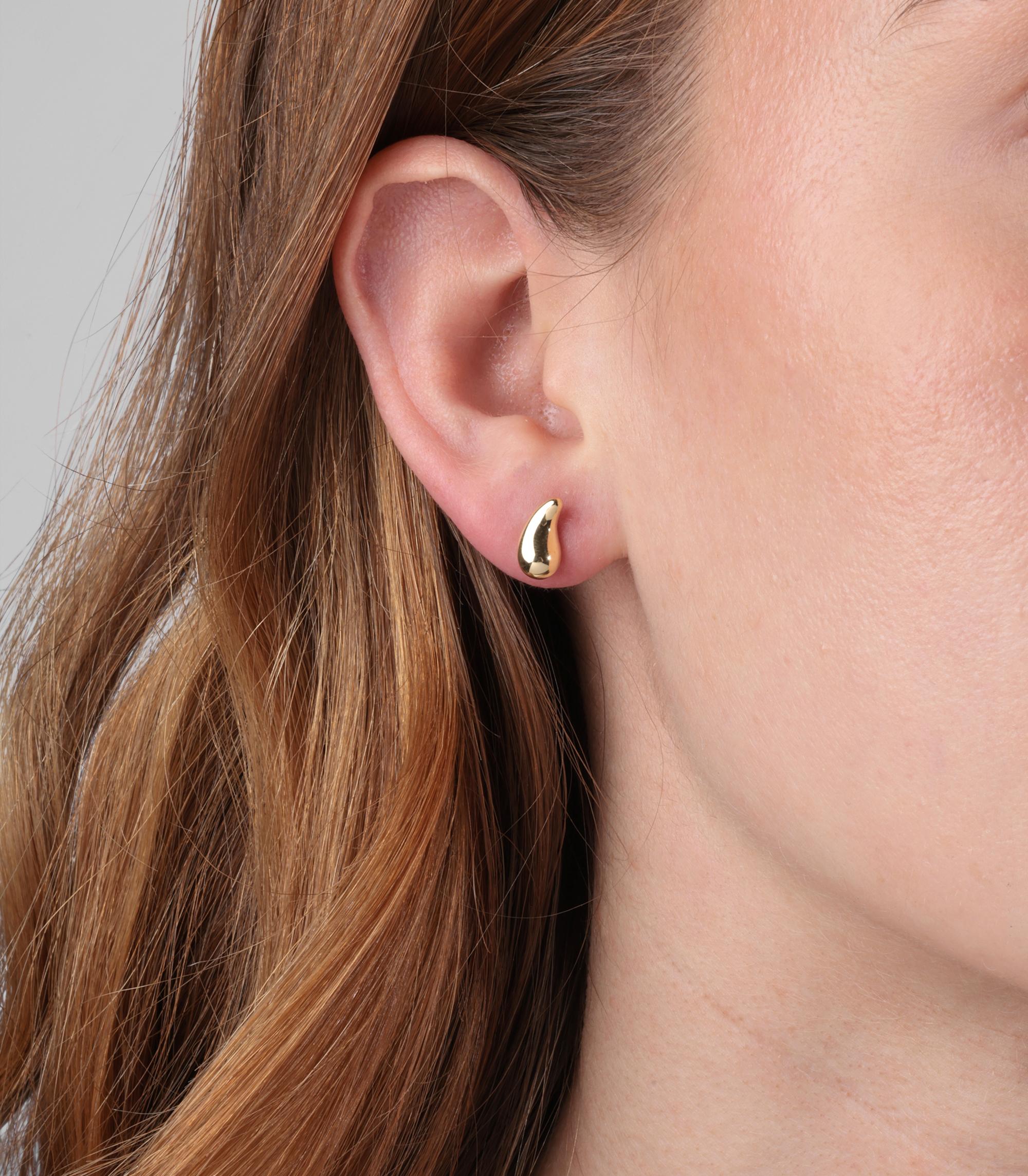 Tiffany & Co. 18ct Yellow Gold Elsa Peretti Teardrop Earrings

Product Details
Xupes Ref: J1427
Brand: Tiffany & Co.
Model: Teardrop Earrings
Type: Earrings
Material(s): 18ct Yellow Gold

Specification
Total Weight: 3.4g
Earring Length: 10mm
Earring