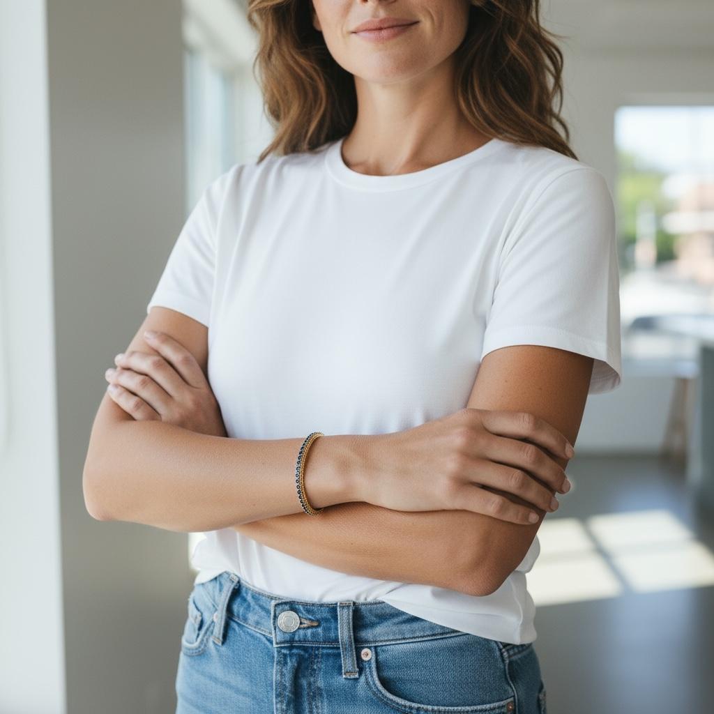 Tiffany & Company Vintage Armband handgefertigt in 18K, und als solche auf der Schließe markiert. Mit 55 runden, gut aufeinander abgestimmten und fein geschliffenen natürlichen, hellen, mittelblauen, sauberen, zackenbesetzten Saphiren mit einem