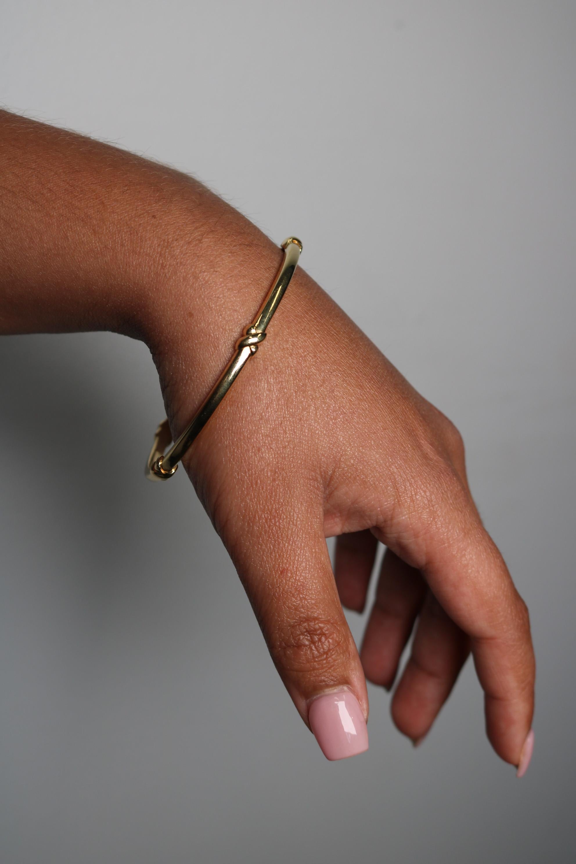 Tiffany & Co. 18K Bangle Italian Made Yellow Gold Fit Size 7.75 In Good Condition For Sale In Fairfield, CT