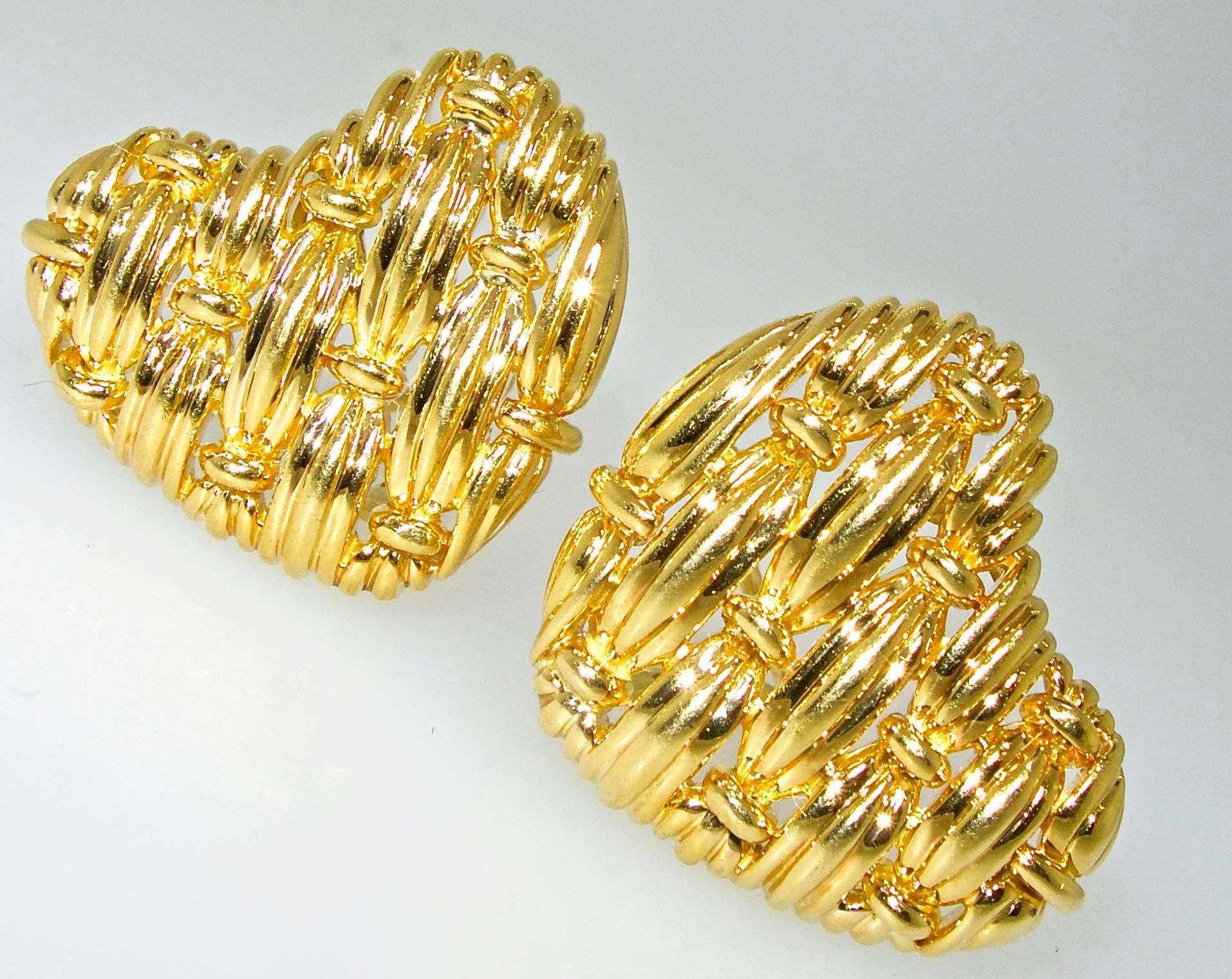 Tiffany weave design 18K gold earrings in a heart motif.  These earrings which sit perfectly on the lobe are signed with 750 (18K) and the year 1992.  They weigh 27.96 grams.  They are one inch in diameter and are now for a non pierced ear and can