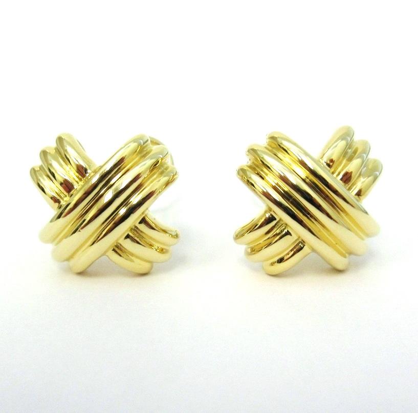 TIFFANY & Co. 18K Gold 18mm Wide Signature X Earrings

Metal: 18K Yellow Gold
Measurement: 18mm(0.71