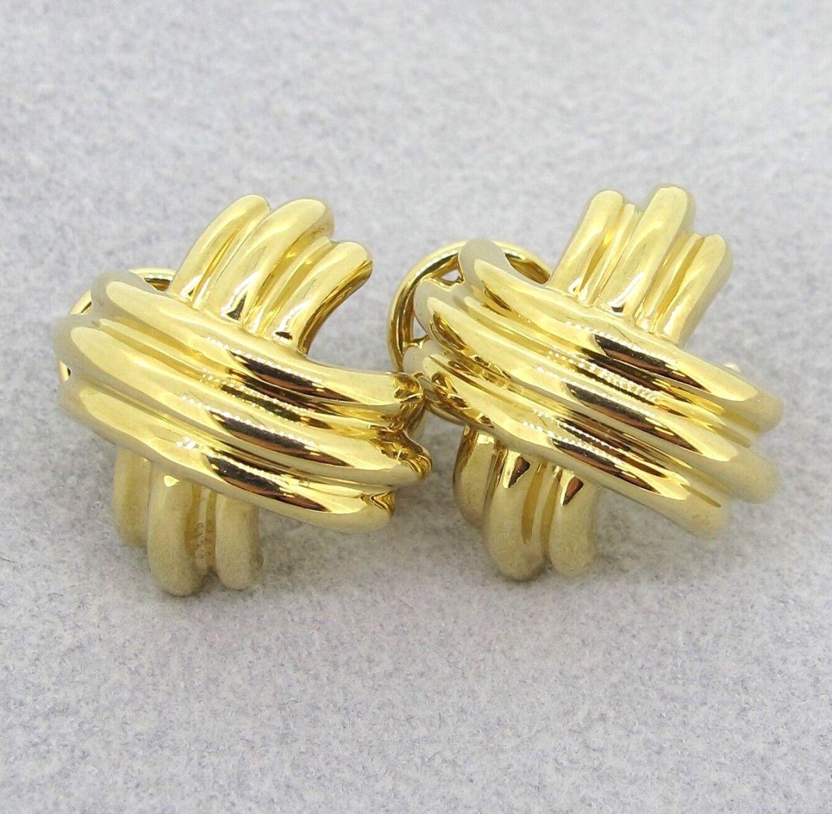 TIFFANY & Co. 18K Gold 19mm Wide Signature X Earrings Excellent état - En vente à Los Angeles, CA