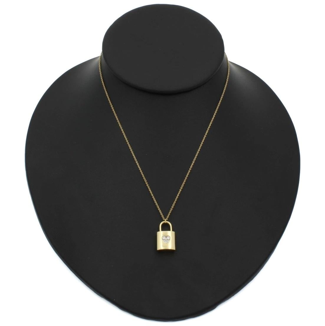 Taglio rotondo Collana con lucchetto a forma di cuore con 3 diamanti in oro 18 carati di TIFFANY & Co. in vendita