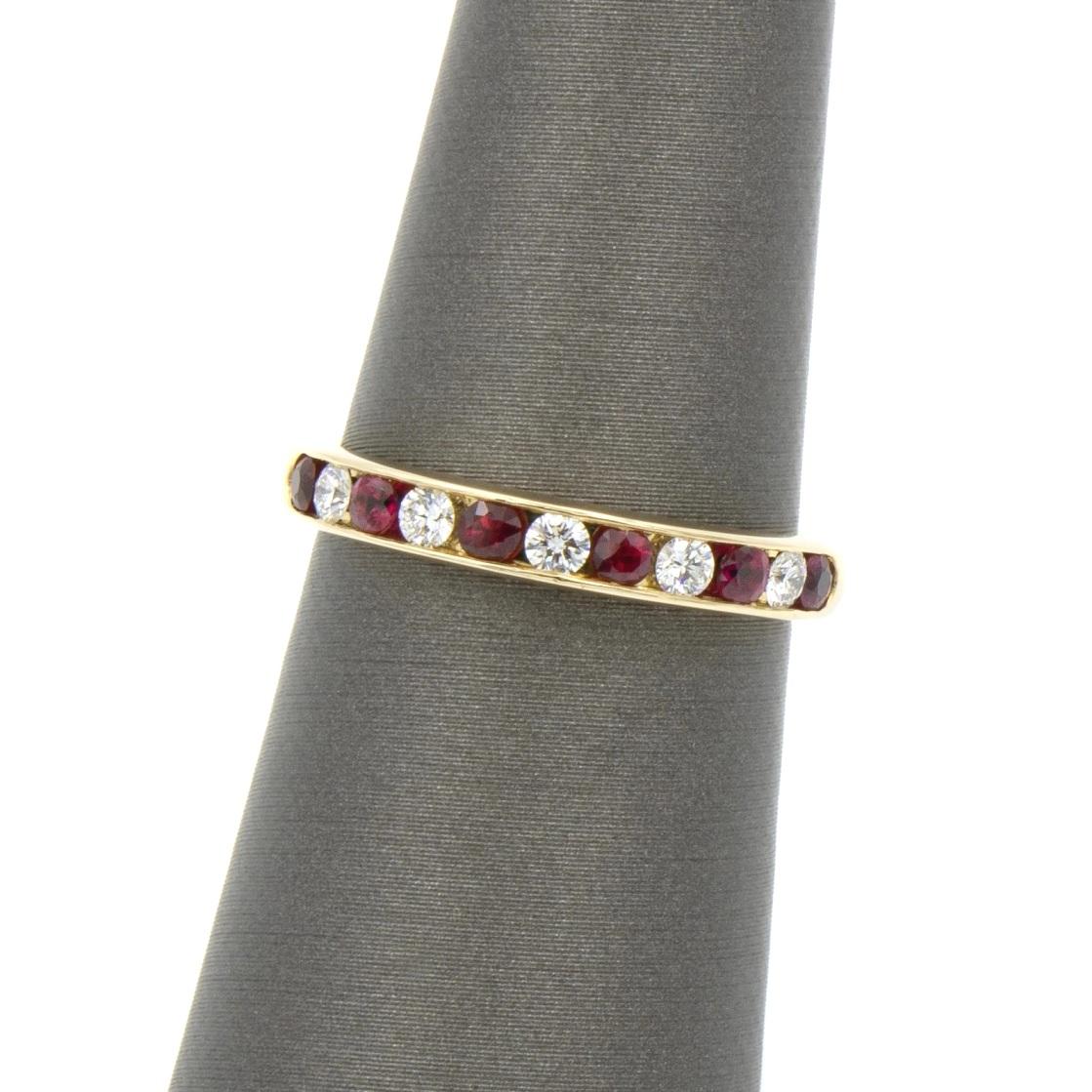 TIFFANY & Co. 18K Gold 3mm Halbkreis Diamant Rubin Band Ring 5.5 im Zustand „Hervorragend“ im Angebot in Los Angeles, CA