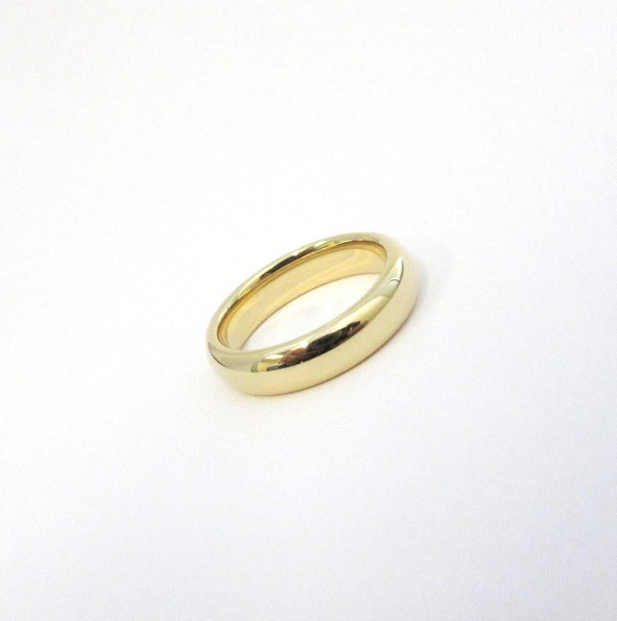 TIFFANY & Co. 18K Gold 4.5mm Comfort Fit Wedding Band Ring 4.5 In Excellent Condition For Sale In Los Angeles, CA