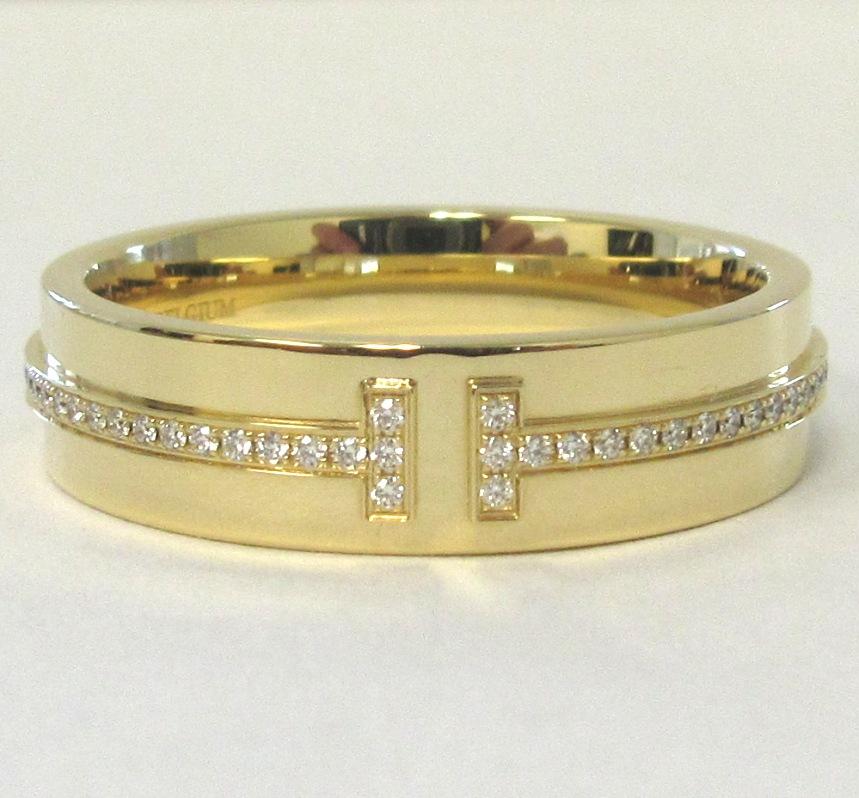 TIFFANY & Co. 18K Gold 5.5mm Wide Diamond T Ring 9

Tiffany T is an expression of love’s endless potential. Inspired by an archival bracelet from 1975, T is an homage to the House’s iconic motif and the spirit of New York, which founder Charles