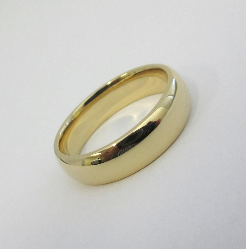 TIFFANY & Co. 18K Gold 6mm Comfort Fit Wedding Band Ring 10.5

 Metal: 18K yellow gold 
 Size: 10.5 
 Band Width: 6mm
 Weight: 10.50 grams
 Hallmark: TIFFANY&CO. 750
 Condition: Excellent condition, like new

Limited edition, no longer available for