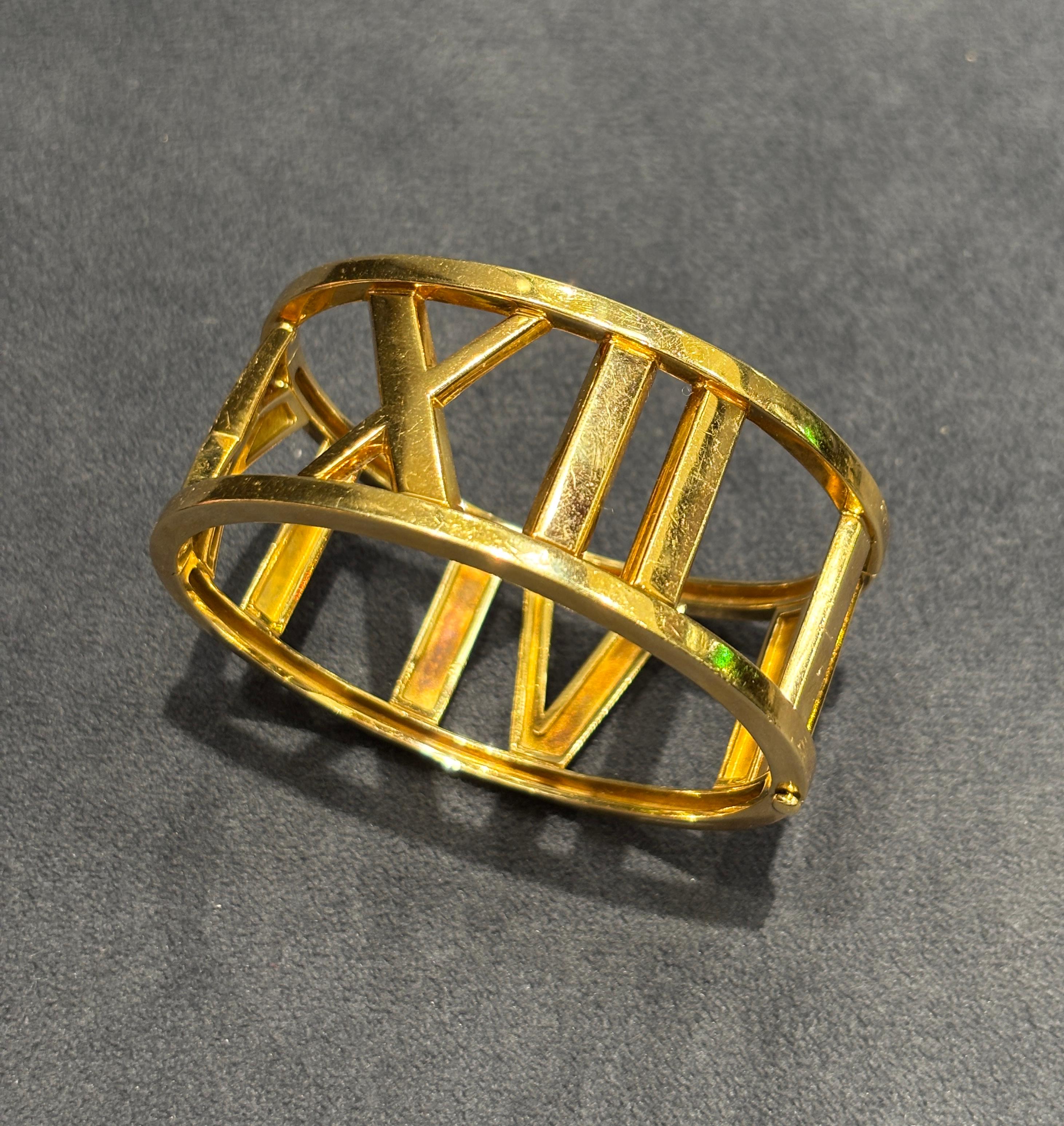 Contemporary Tiffany & Co 18k gold Atlas bangle For Sale
