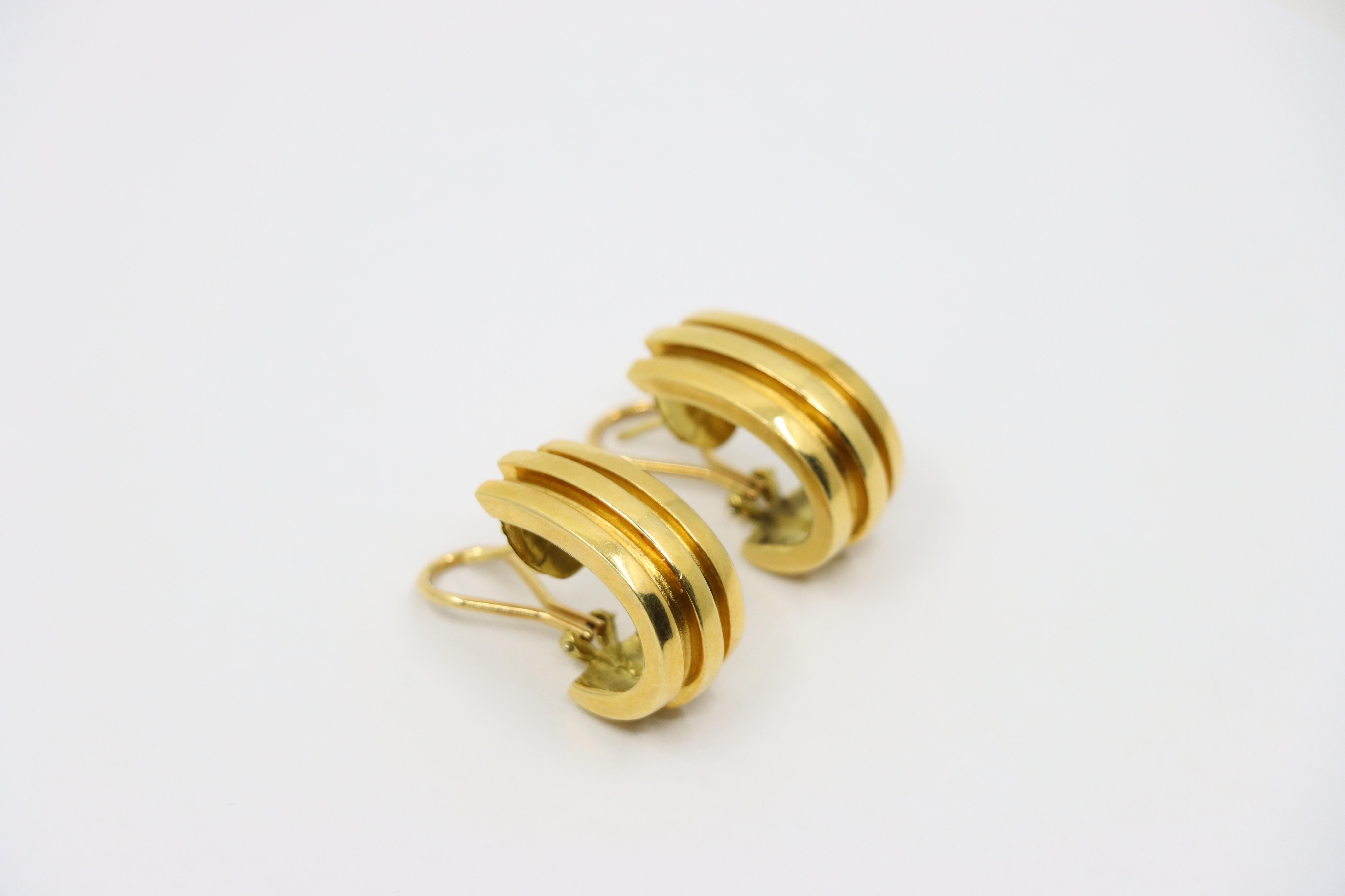 Women's or Men's Tiffany & Co. 18K Gold Atlas Hoop Earrings For Sale