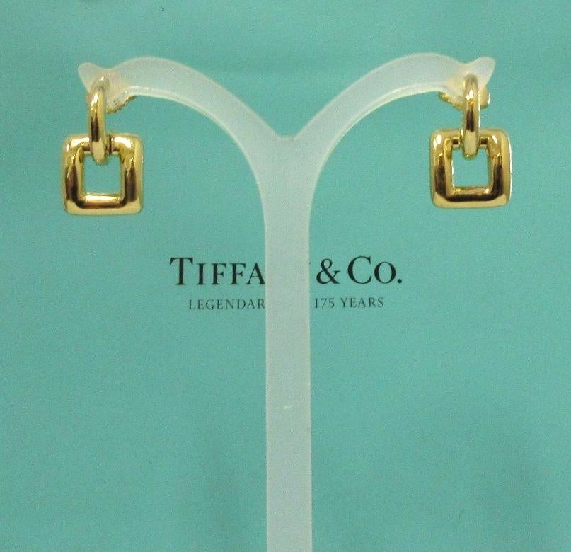 TIFFANY & Co. 18K Gold Biscayne Square Drop Earrings

Metal: 18K yellow gold
Weight: 8.50 grams
Measurement: 17mm long x 11mm wide
Hallmark: T&Co. 750 ©2001 ITALY


Limited edition, no longer available for sale in Tiffany stores

Authenticity