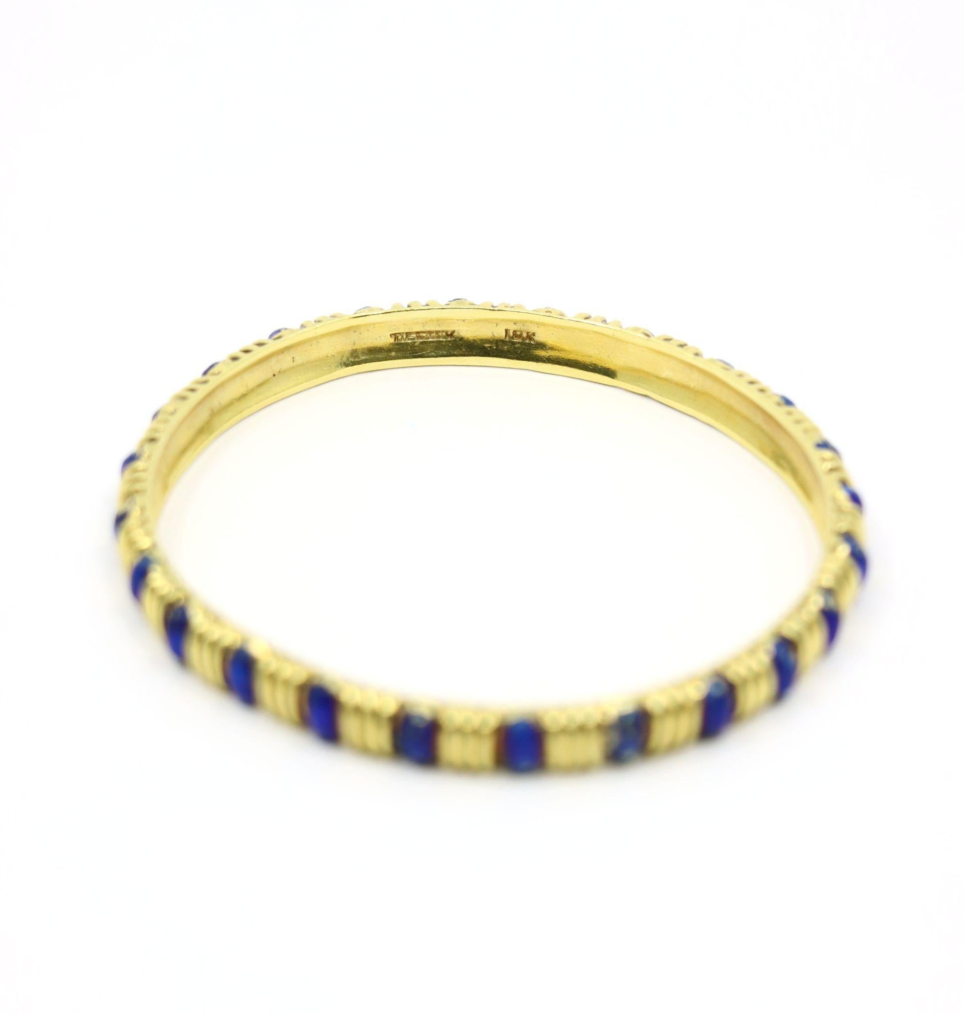 Brazalete Tiffany & Co. de oro de 18 quilates con esmalte azul texturizado en venta 2