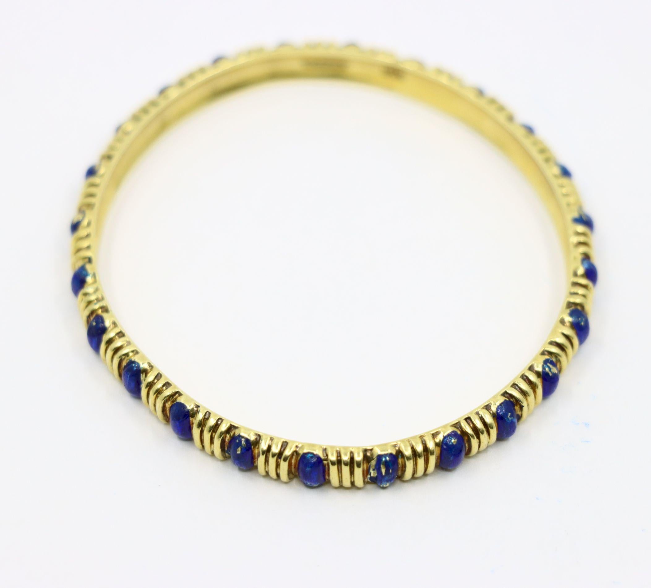 Brazalete Tiffany & Co. de oro de 18 quilates con esmalte azul texturizado en venta 5