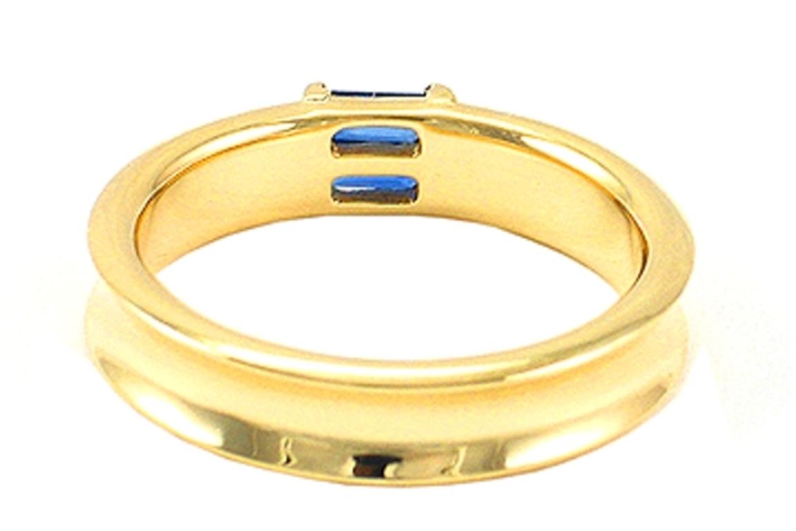TIFFANY & Co. 18K Gold Blue Sapphire Stacking Ring 5.5  In Excellent Condition For Sale In Los Angeles, CA