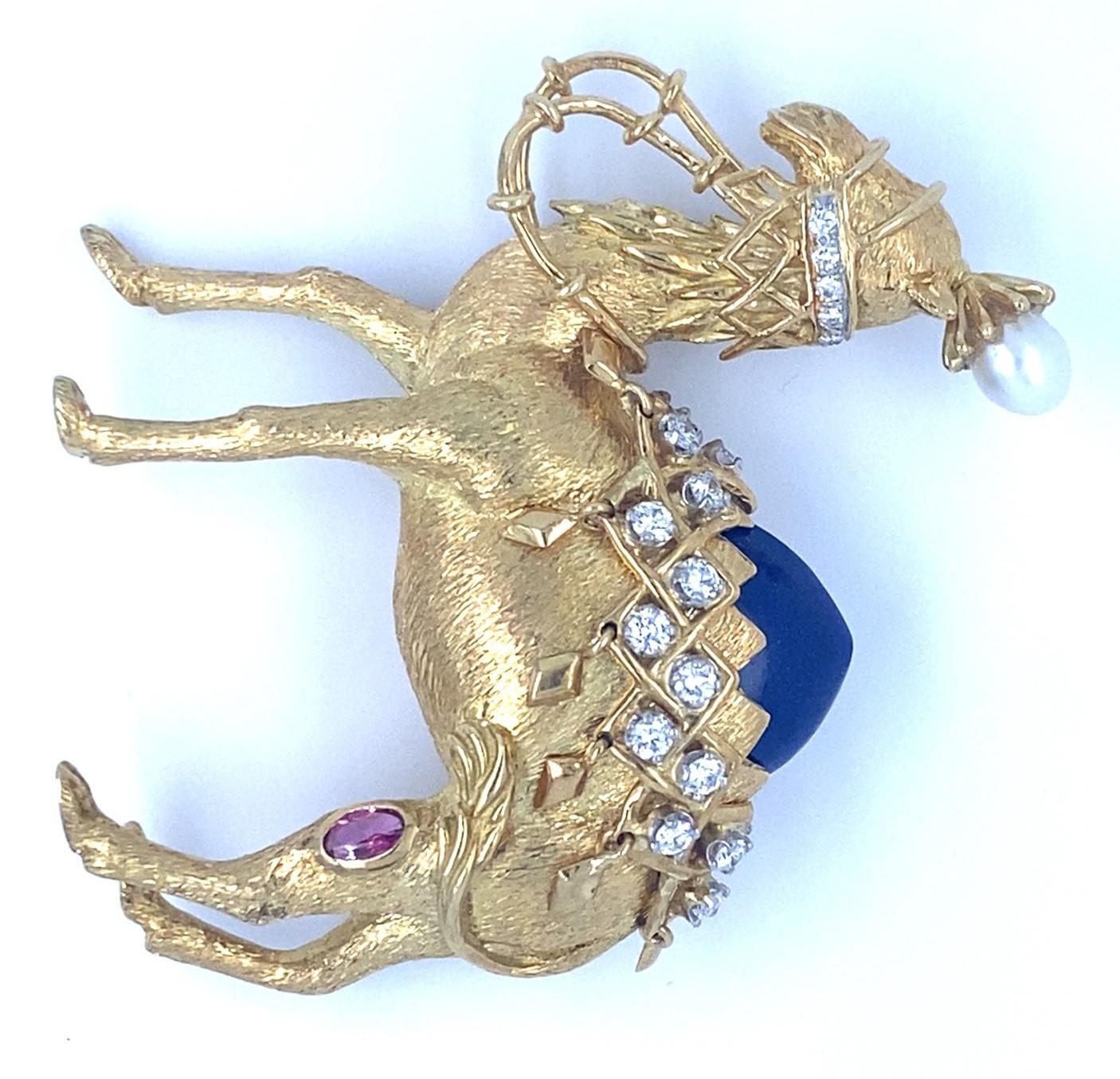 Gorgeous dromedary camel brooch designed by Jean Schlumberger for Tiffany & Co.
Features a sugarloaf lapis 