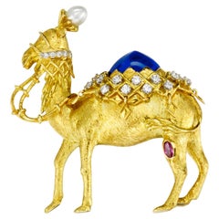 Broche camello de oro de 18 quilates con lapislázuli y piedras preciosas de Jean Schlumberger for Tiffany & Co.