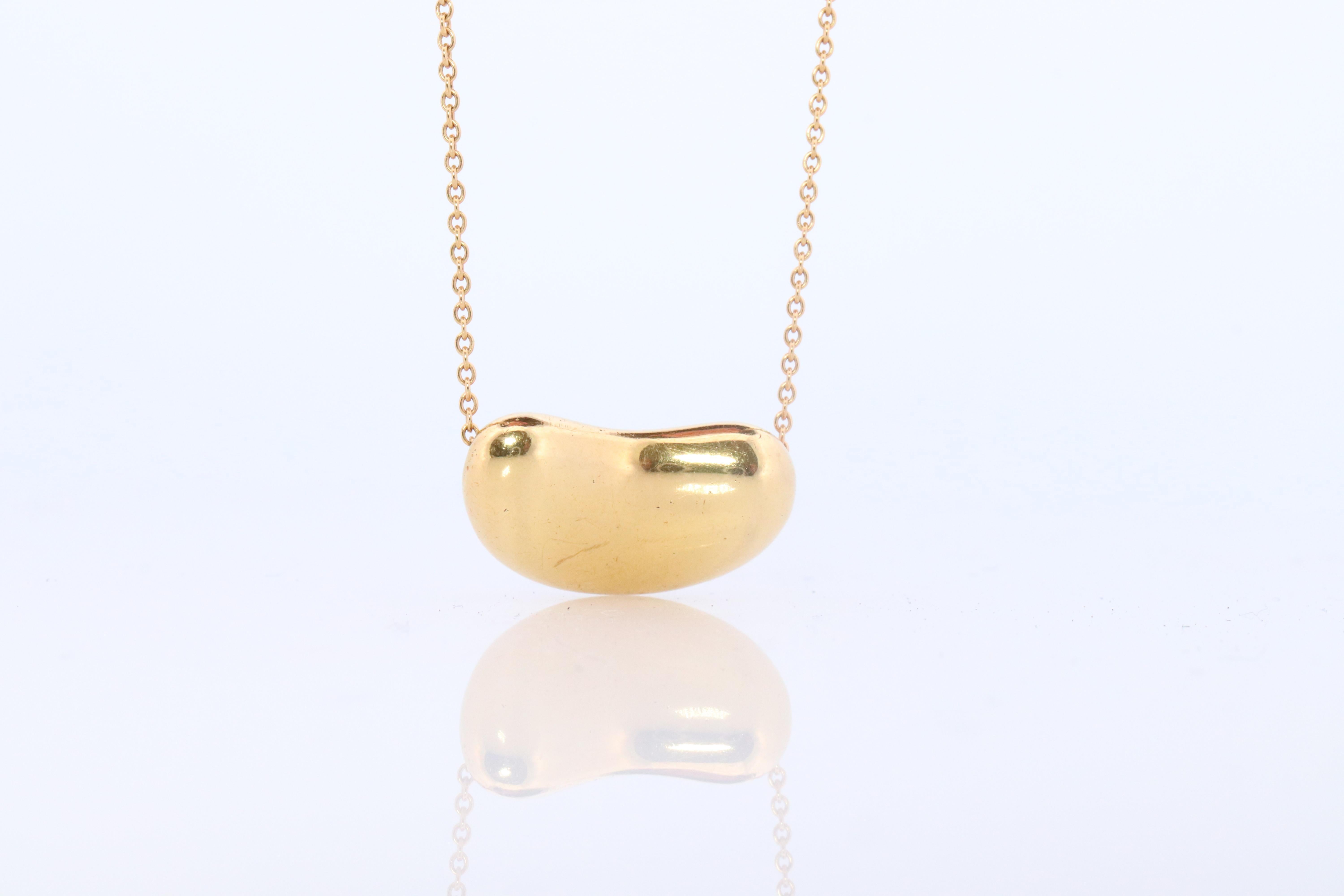 Women's Tiffany & Co. 18k Gold Chain and Bean Pendant Necklace. 750 Yellow Gold Tiffany For Sale