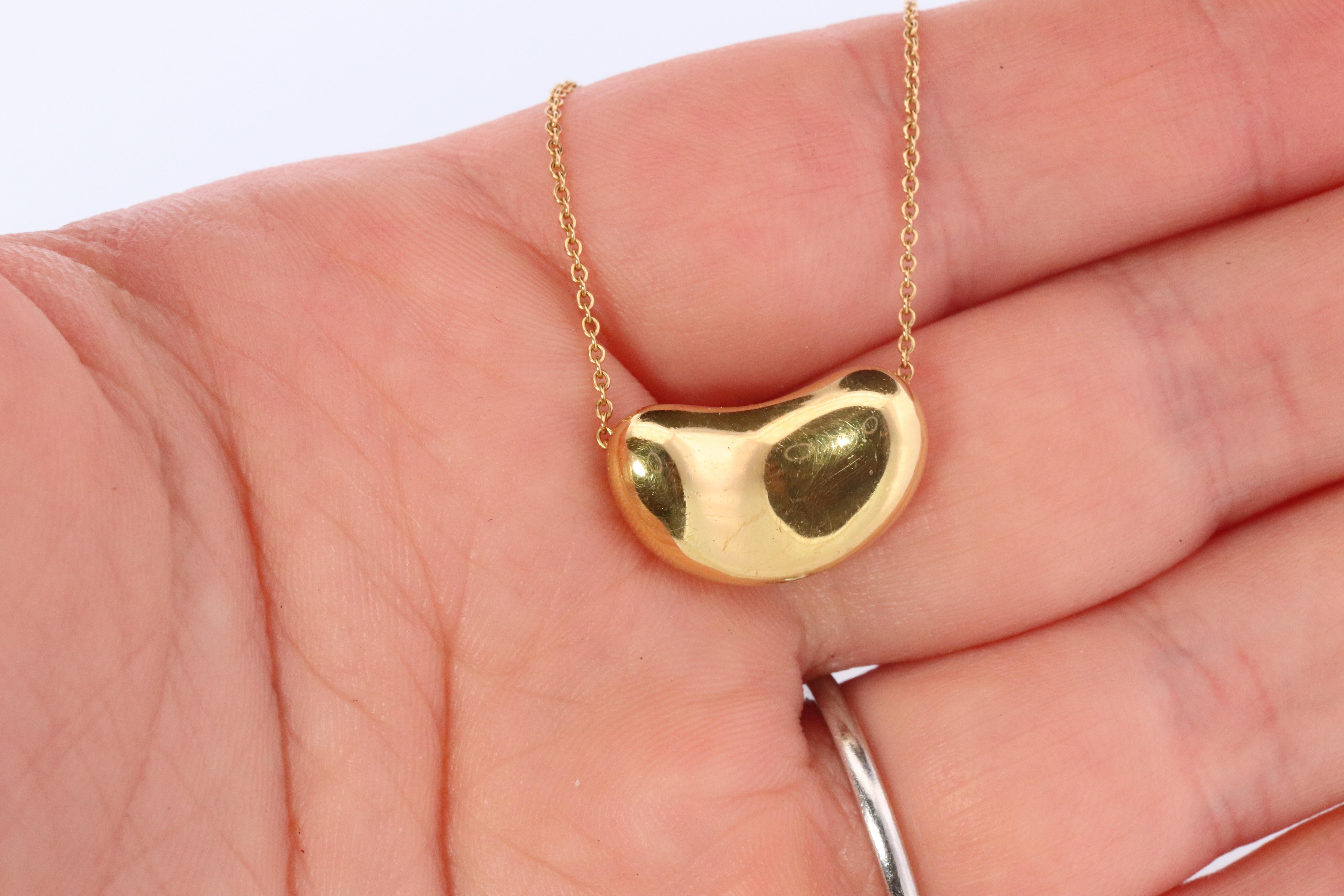 Tiffany & Co. 18k Gold Chain and Bean Pendant Necklace. 750 Yellow Gold Tiffany For Sale 2
