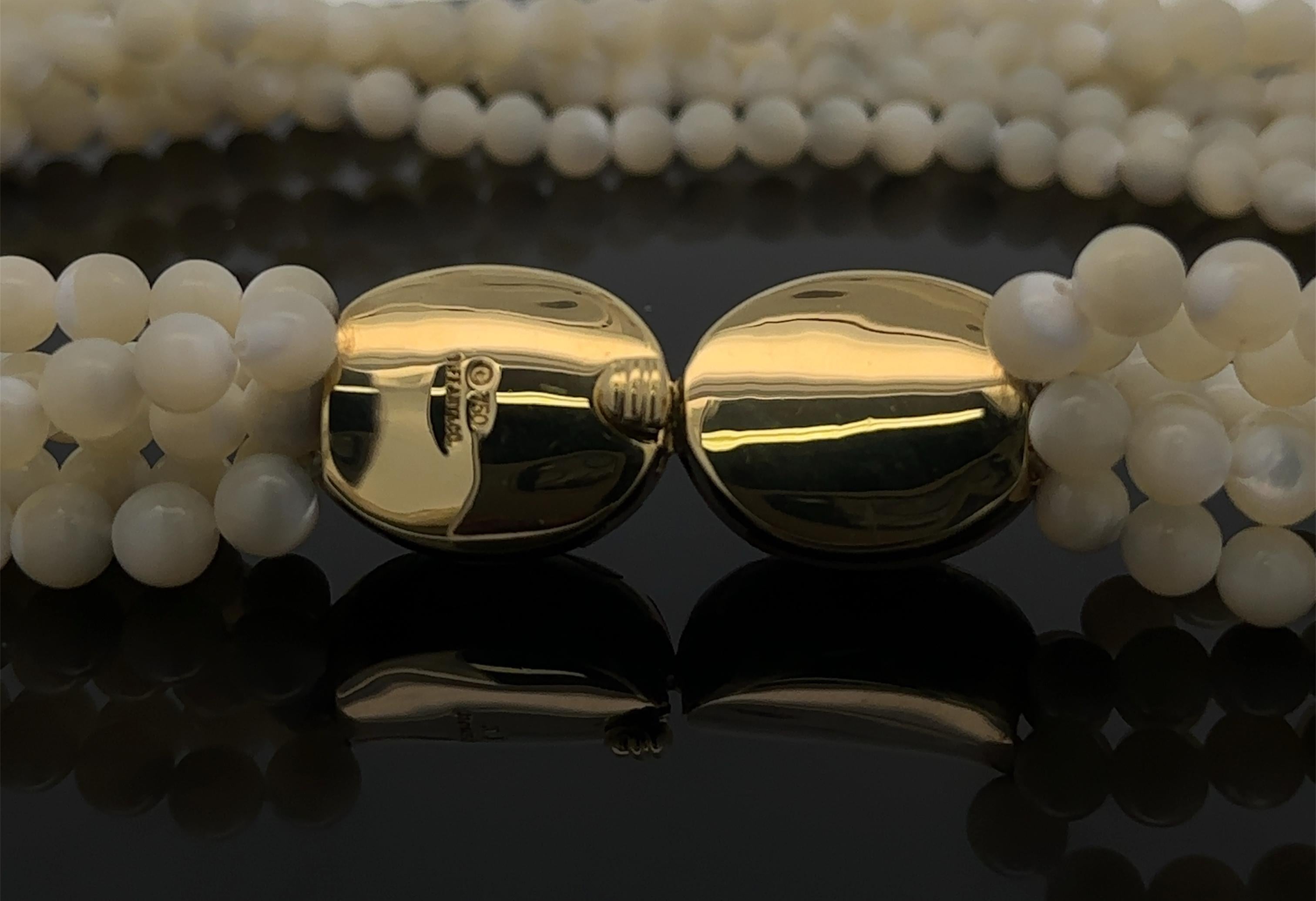 Tiffany & Co. Collana di perle intarsiate in madreperla a più fili con chiusura in oro 18k in vendita 1