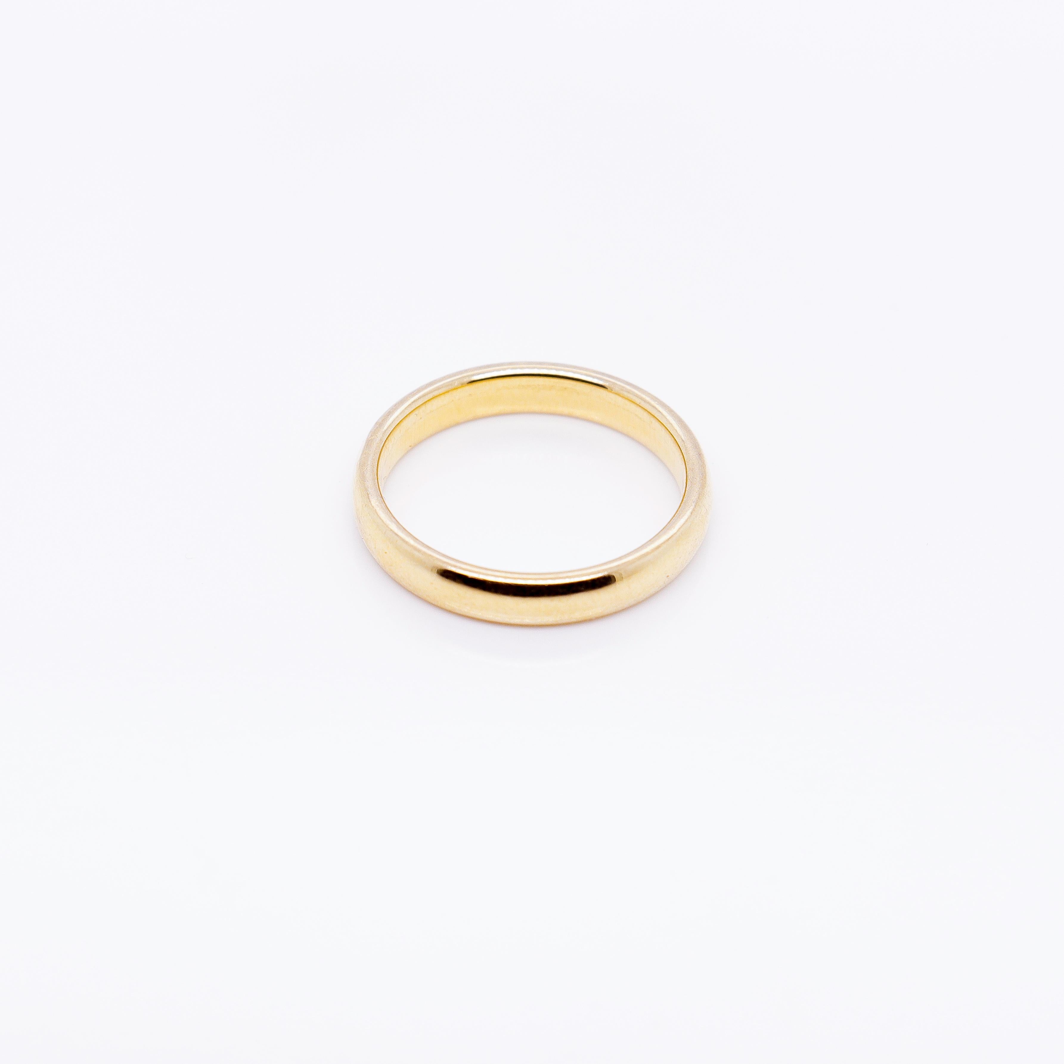 Tiffany & Co. 18k Gold Classic Wedding Band Ring In Good Condition For Sale In Philadelphia, PA