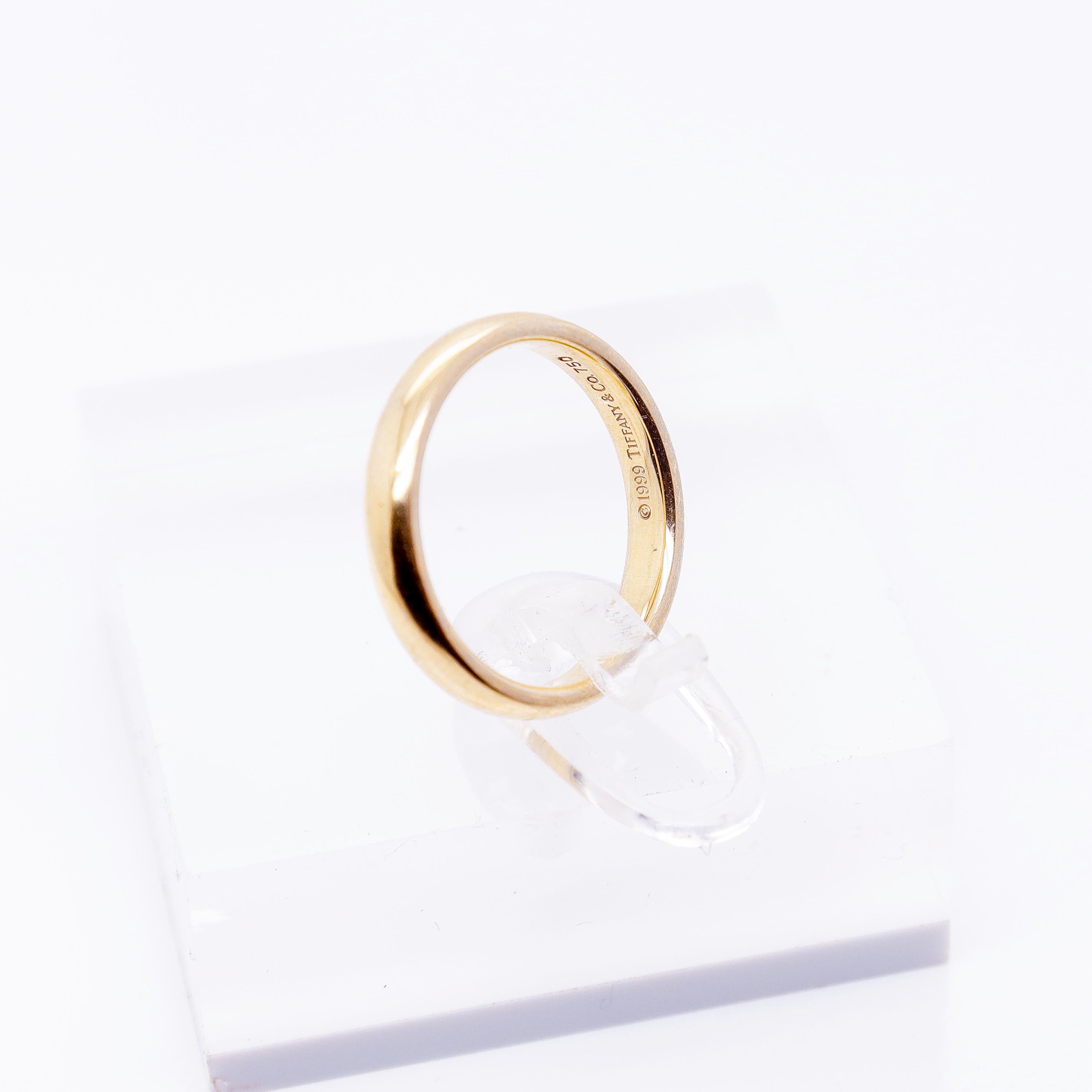 Women's or Men's Tiffany & Co. 18k Gold Classic Wedding Band Ring For Sale