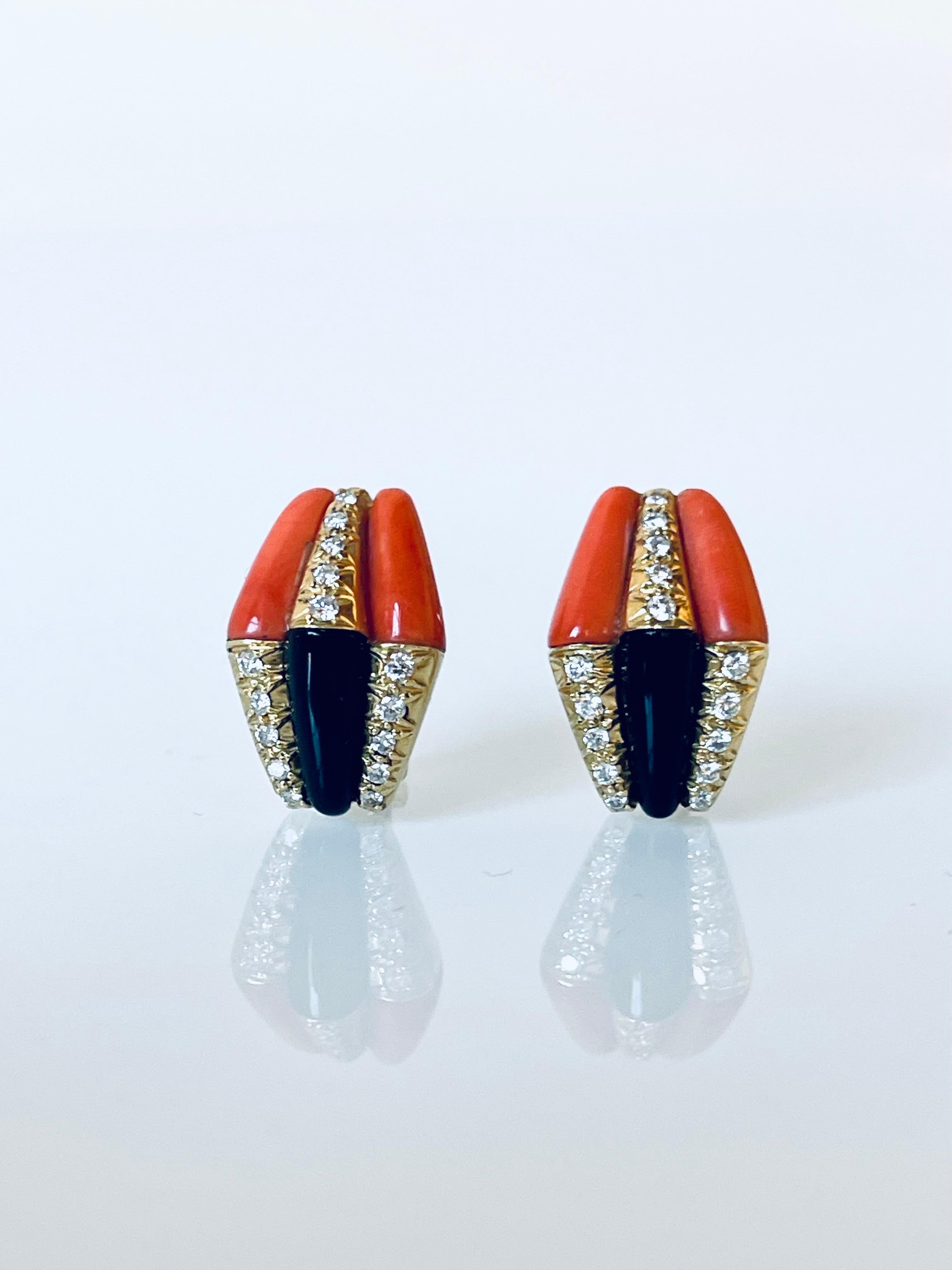 Cabochon Tiffany & Co 18K Gold Coral Onyx Earrings C 1960 For Sale