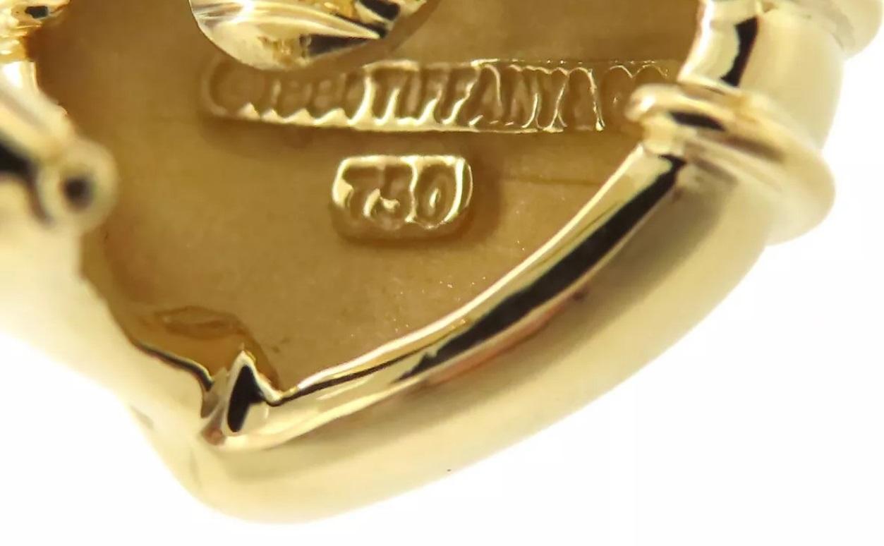 TIFFANY & Co. 18K Gold Cupid Arrow Heart Earrings In Excellent Condition For Sale In Los Angeles, CA