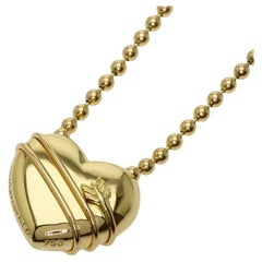 TIFFANY & Co. Collar de oro de 18 quilates con flecha de Cupido y colgante de corazón con cadena de cuentas