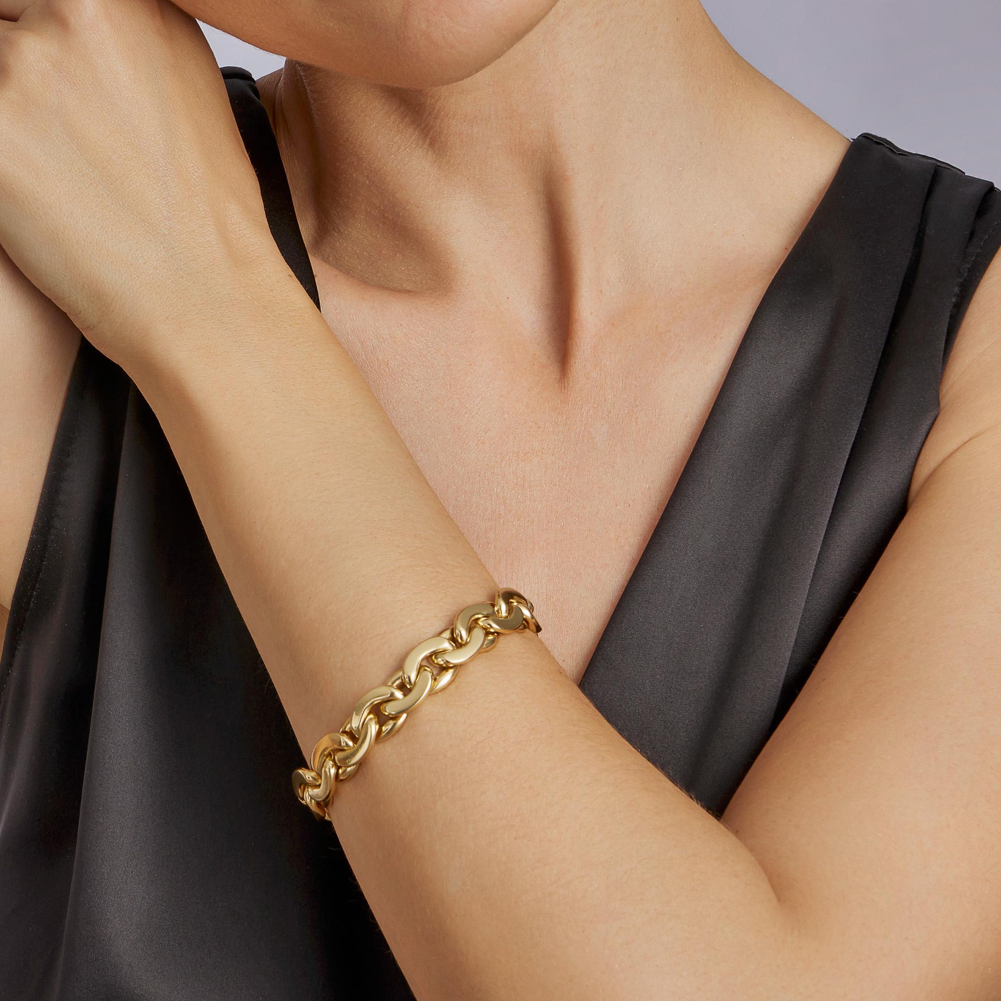 Tiffany & Co. Bracelet à maillons incurvés en or 18 carats en vente 4