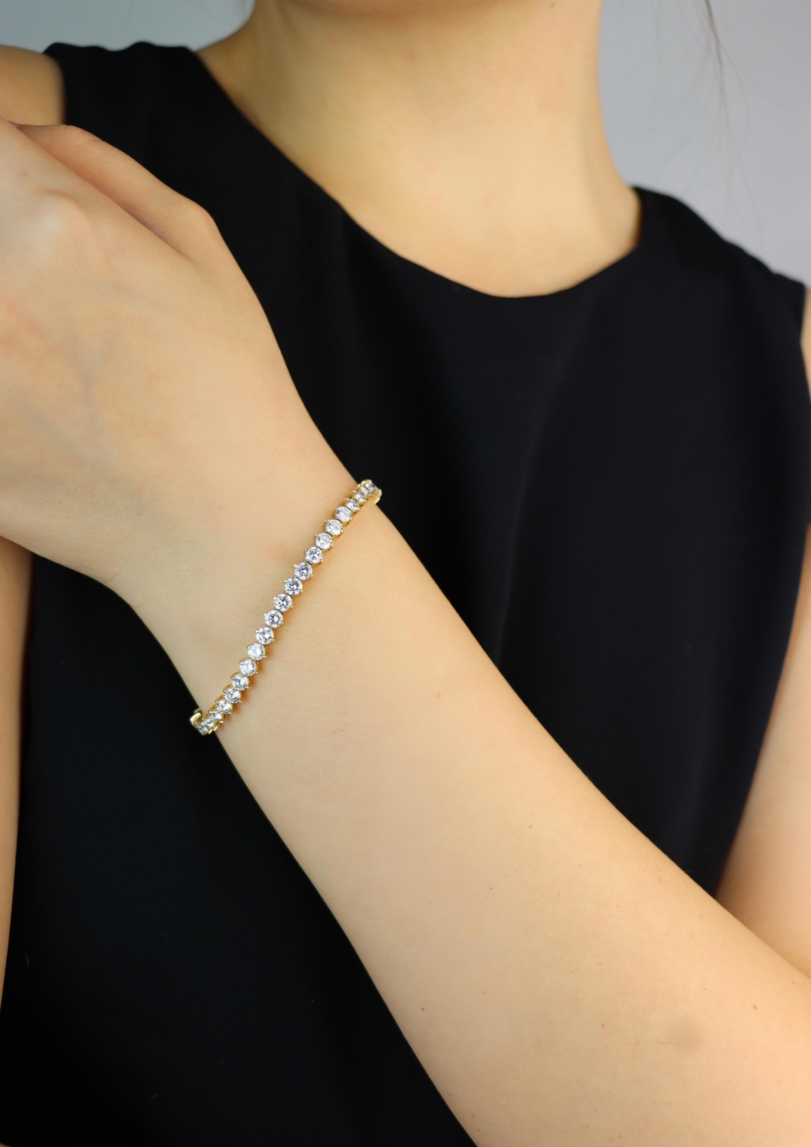 Tiffany & Co. Bracelet en or 18 carats avec diamants
Marqué :
Tiffany & Co
18K

Dimensions approximatives :
16,5 cm (longueur) 
0,4 cm (largeur)
7,5 carats +/- (diamant)
11,9 grammes.