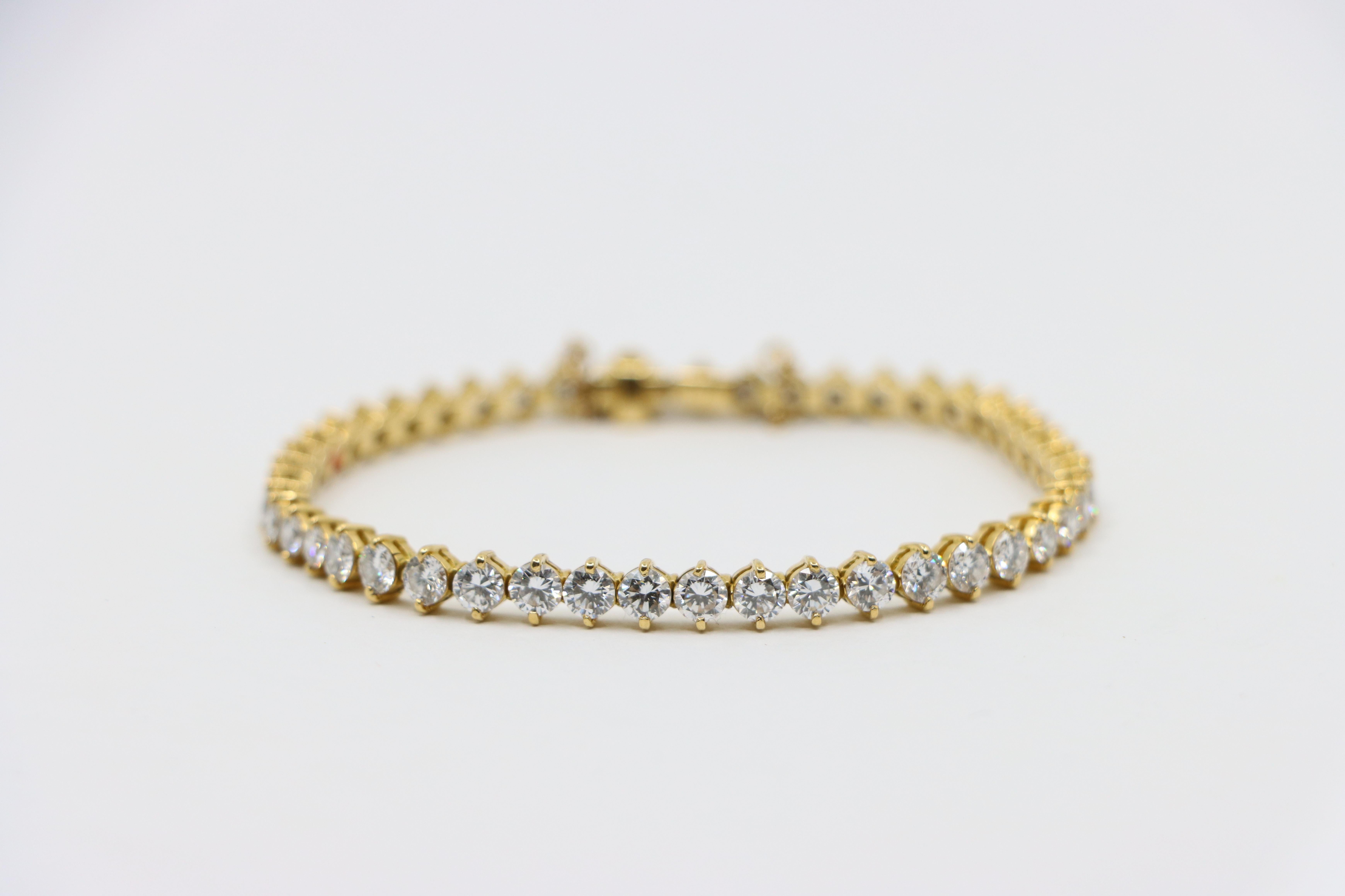 Taille ronde Tiffany & Co. Bracelet en or 18 carats avec diamants en vente