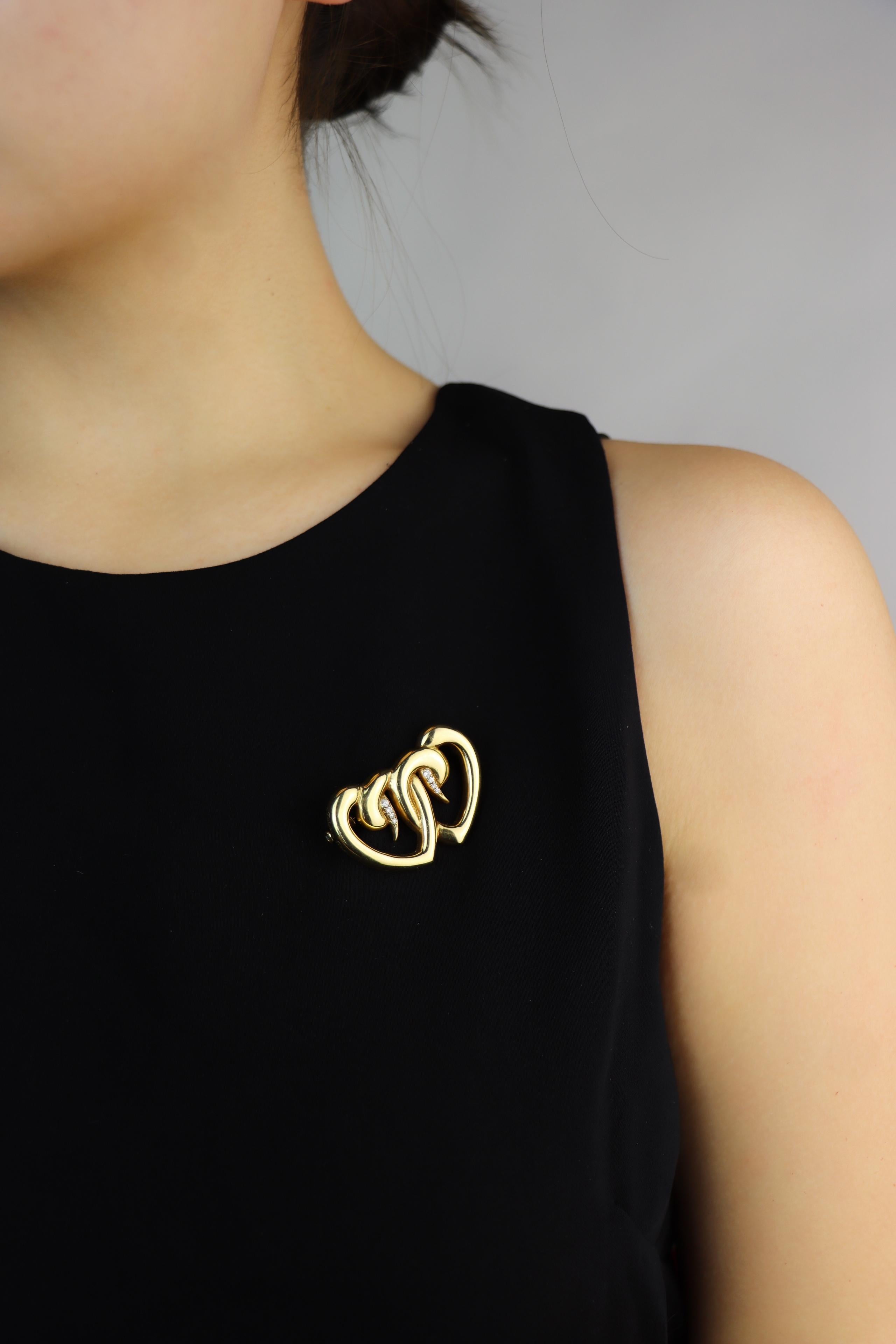 Tiffany & Co. 18K Gold Diamond Paloma Picasso Double Heart Brooch

Marked:
Paloma Picasso For Tiffany & Co.
750
France    



Approximate Dimensions:
4cm (Length) 
2.8 cm (Width)
16.5 grams in weight.