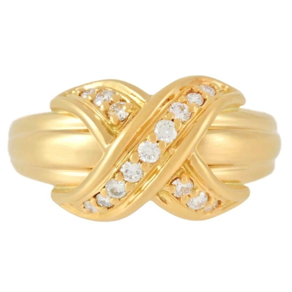 TIFFANY & Co. Anello X con diamante in oro 18 carati 5
 
 Metallo: Oro giallo 18 carati
 Dimensione: 5
 Peso: 7.0 grammi
 Diamante: 15 diamanti tondi brillanti, peso totale 0,16 carati circa.
 Marchio di garanzia: 750 ©1990 Tiffany & Co.
