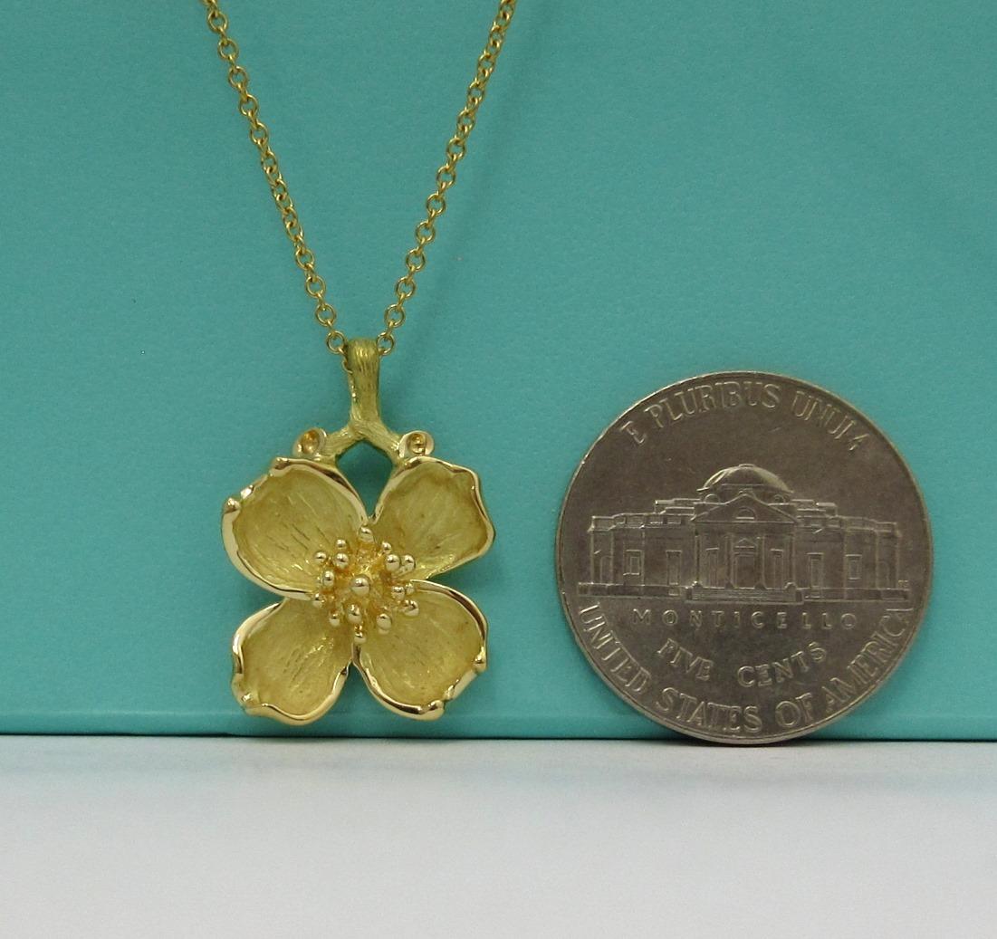 Women's TIFFANY & Co. 18K Gold Dogwood Pendant Necklace