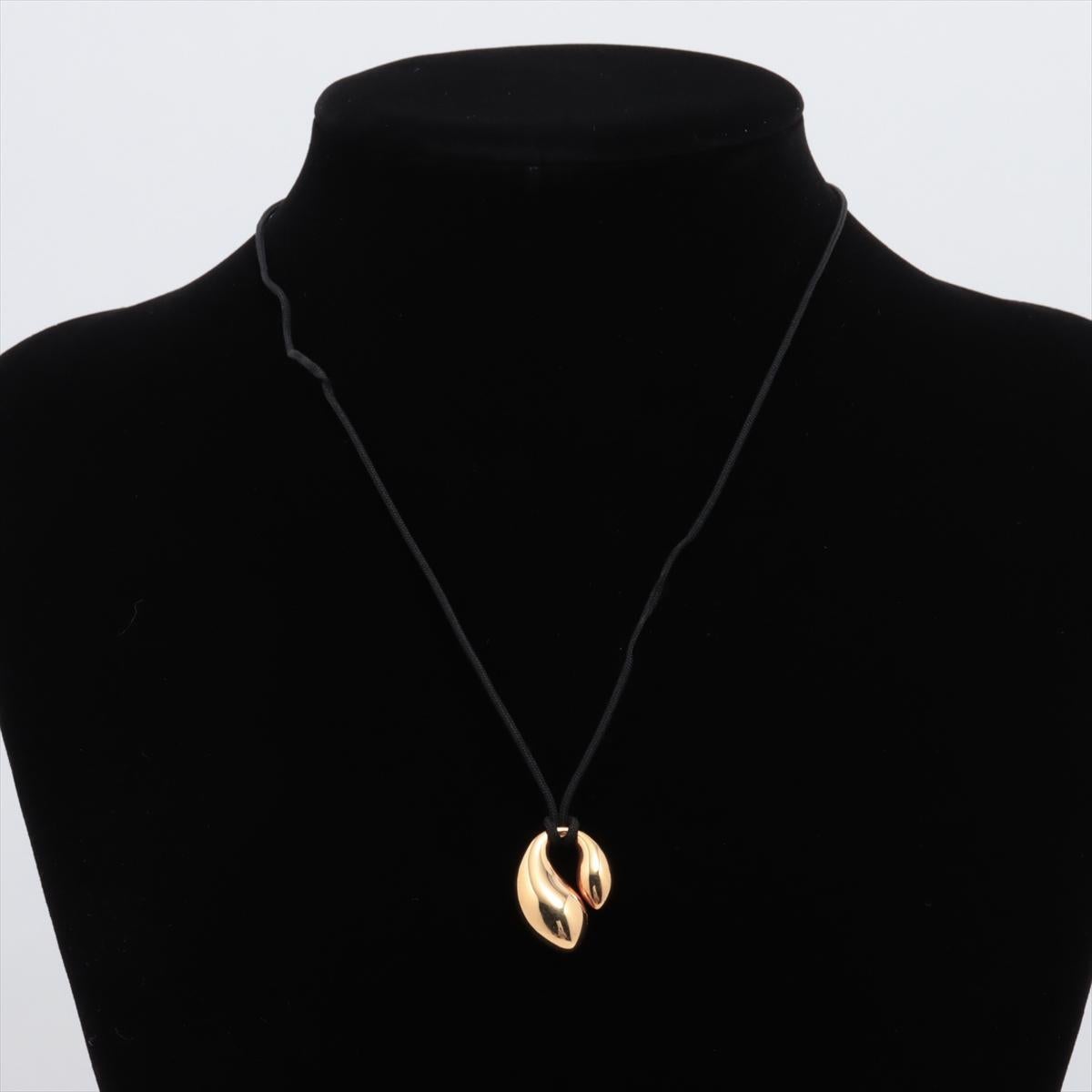 Lovely Find. PRE-OWNED 18kt Yellow Gold pendant
The piece is designed by Elsa Peretti and made by Tiffany & Co.

18k 750 Double Drooping Drop 1977 Pendant.



4.7grams total
18mm by 24mm by 8mm actual tear dimensions
