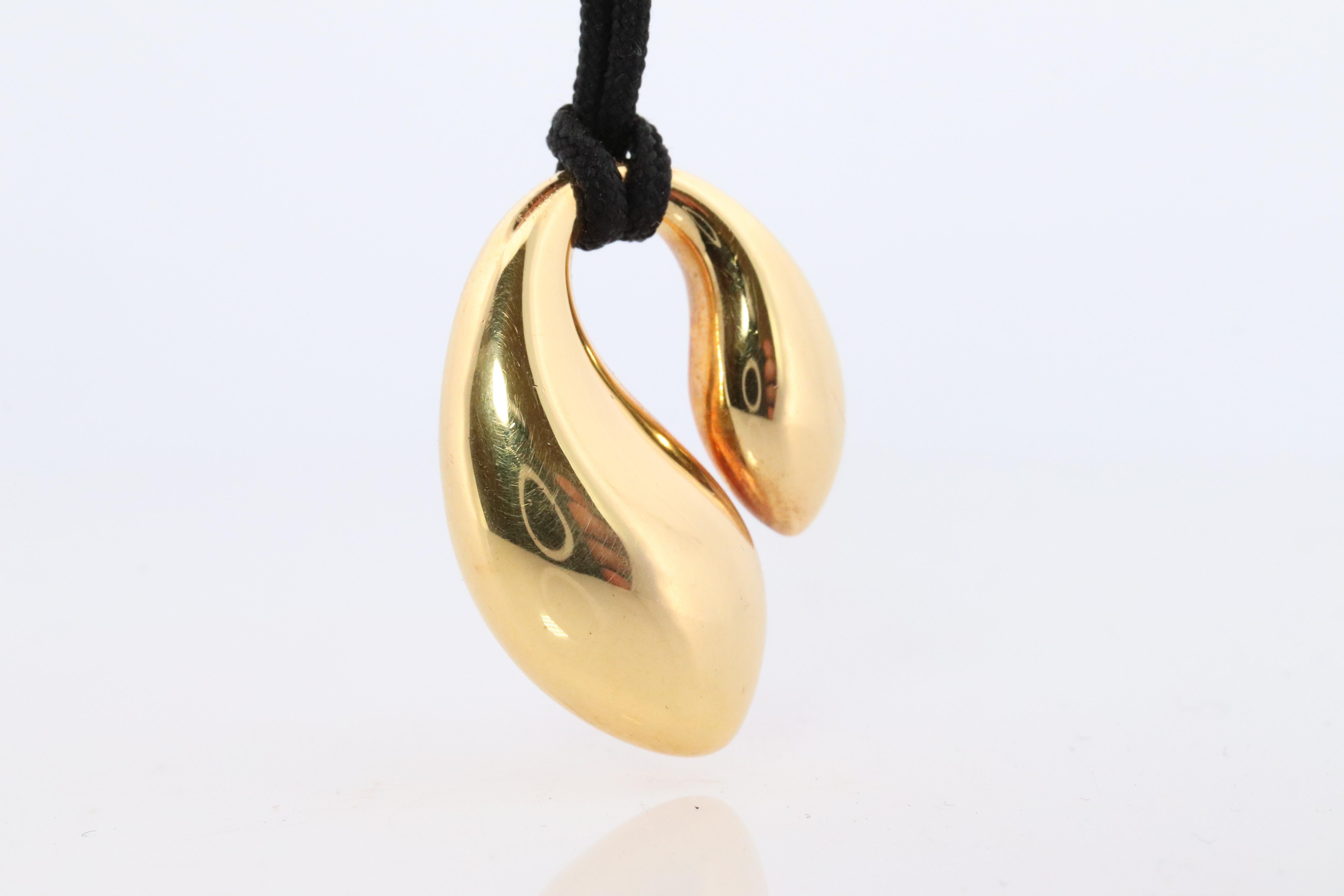 Women's Tiffany & Co. 18k Gold Double Tear 1977 Cable Pendant Necklace For Sale