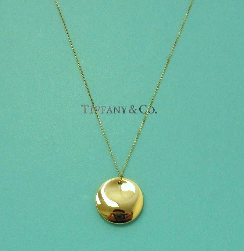 Tiffany & Co. 18k Gold Elsa Peretti Round Pendant Necklace In Excellent Condition In Los Angeles, CA