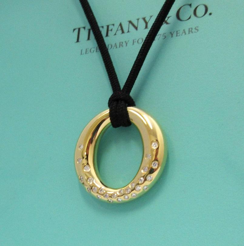 TIFFANY & Co. Collier pendentif Elsa Peretti Sevillana avec diamants en or 18K Pour femmes en vente
