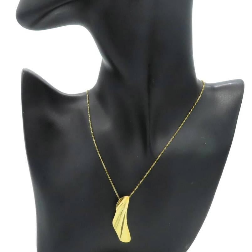 Tiffany & Co. 18k Gold Elsa Peretti High Tide Pendant Necklace In Excellent Condition In Los Angeles, CA