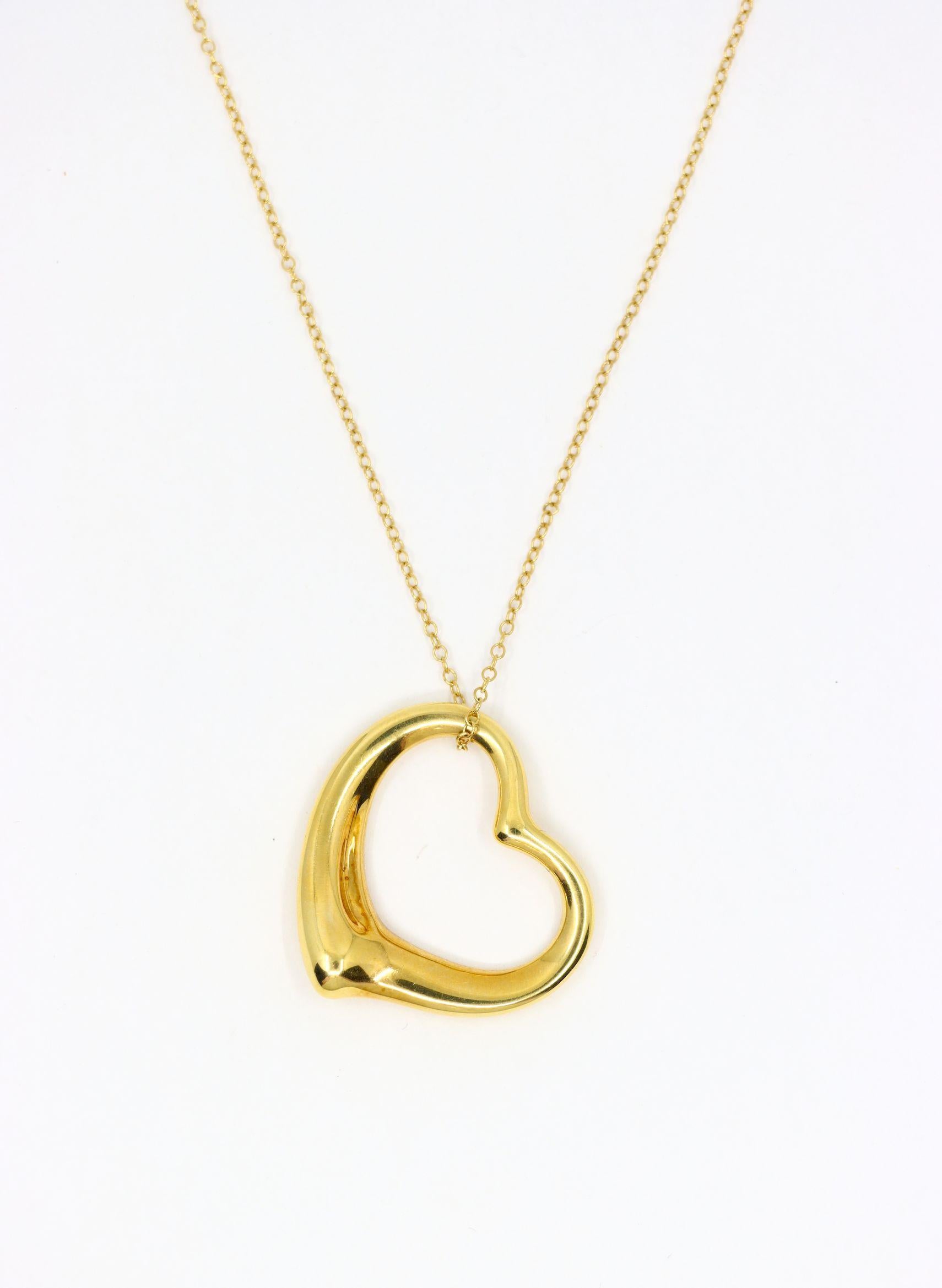 Tiffany & Co., collier pendentif Elsa Peretti Open Heart en or 18 carats Bon état - En vente à Flushing, NY