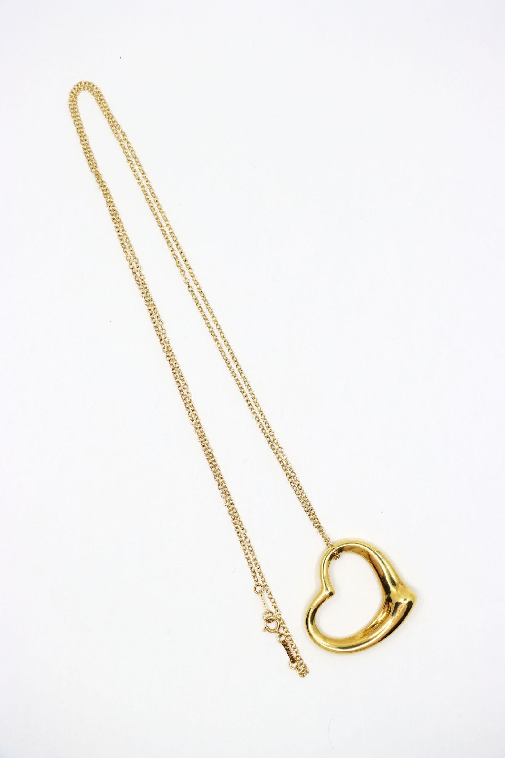 Tiffany & Co., collier pendentif Elsa Peretti Open Heart en or 18 carats en vente 5