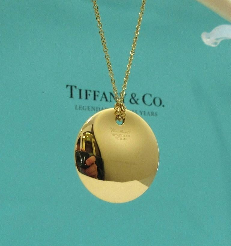 TIFFANY & Co. Elsa Peretti 18K Gold 24mm Round Pendant Necklace In New Condition In Los Angeles, CA